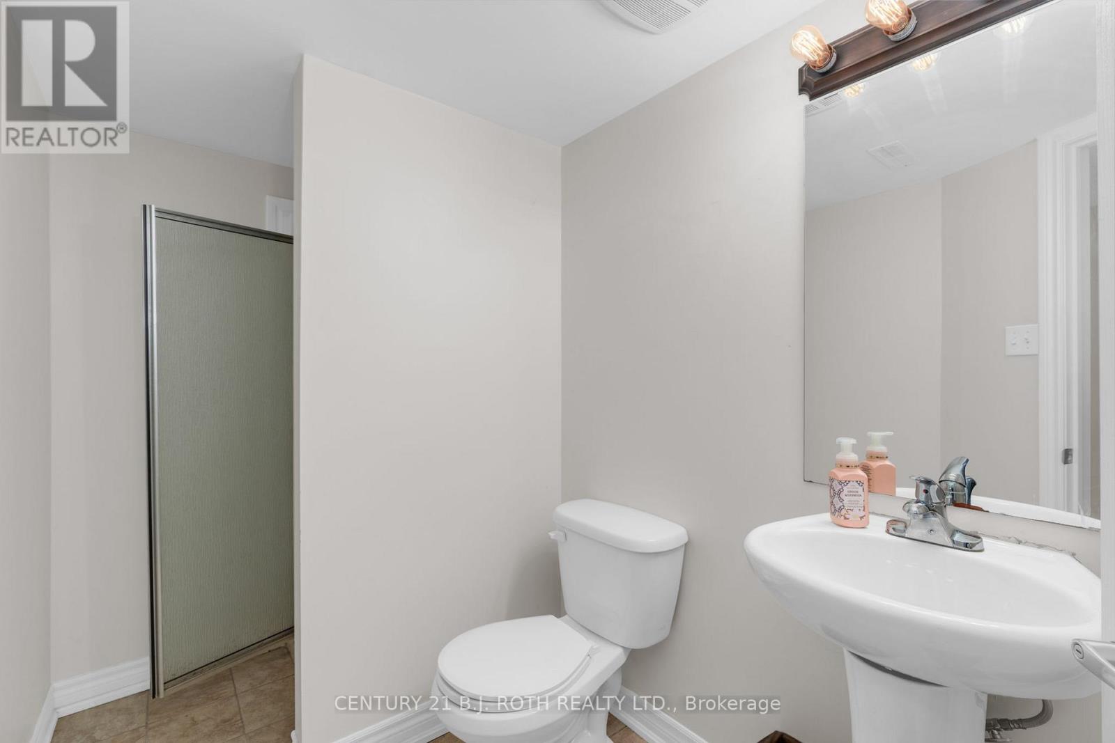 221 Harvie Road Property Photo 30