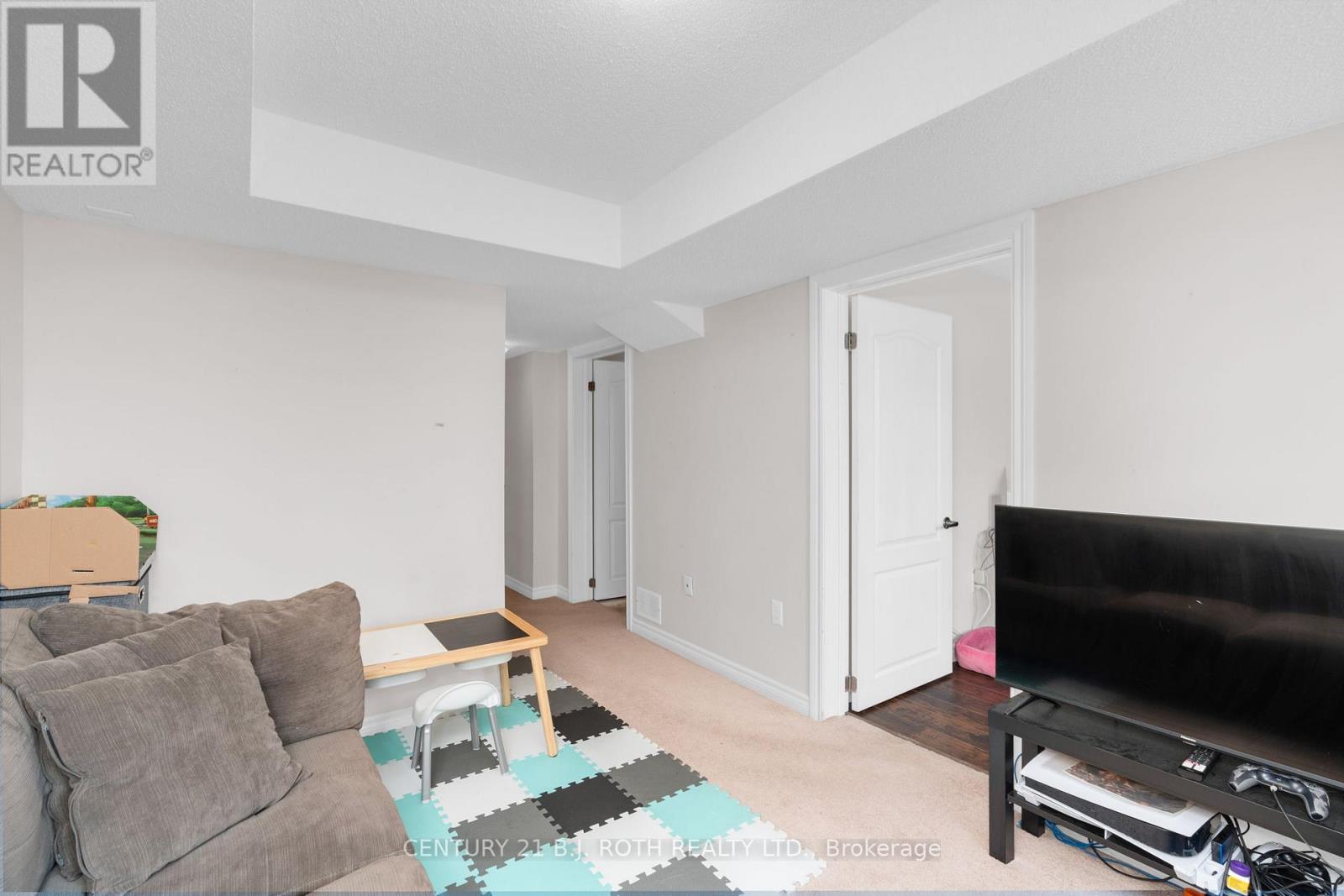 221 Harvie Road Property Photo 33