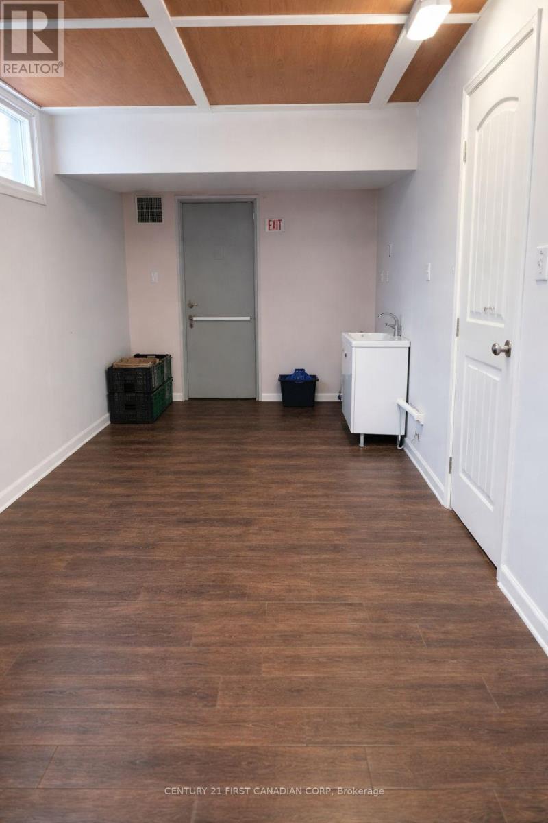 3081 Mosley Street Property Photo 2
