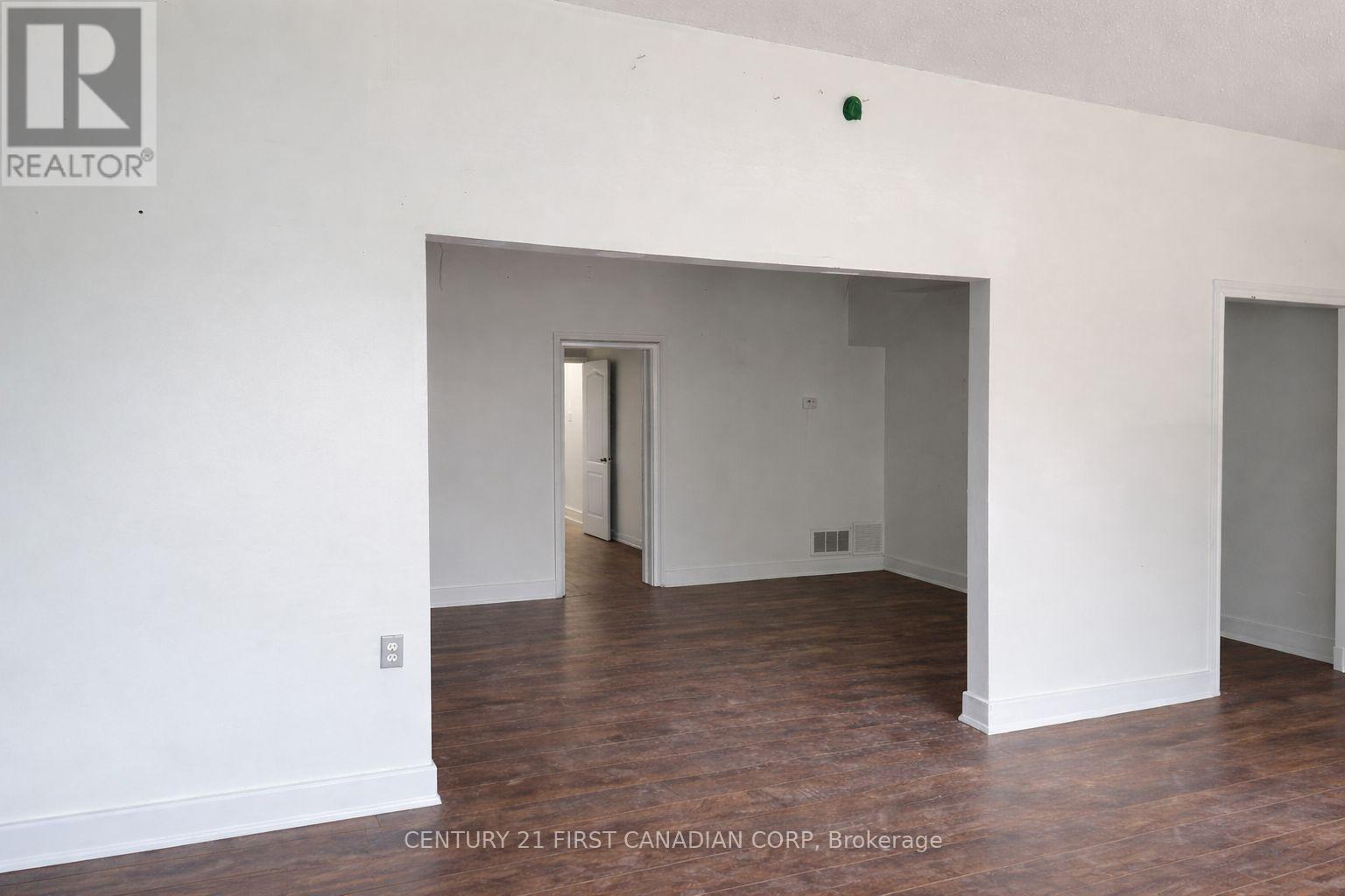 3081 Mosley Street Property Photo 4