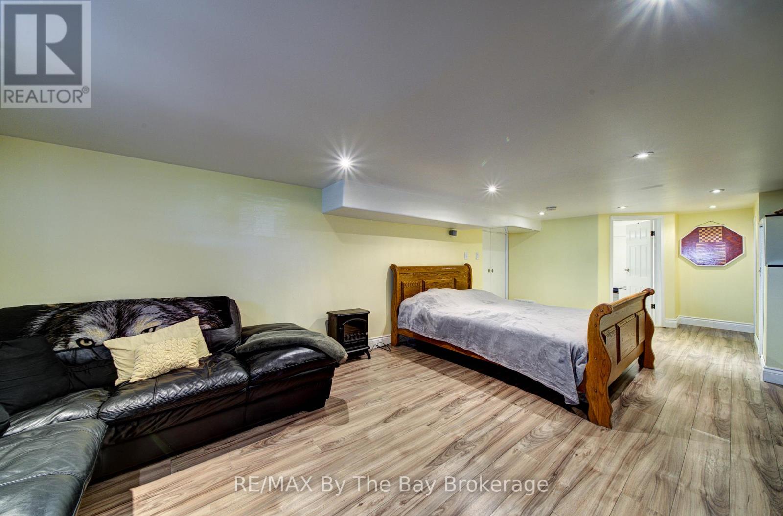 31 Saunders Street Property Photo 33