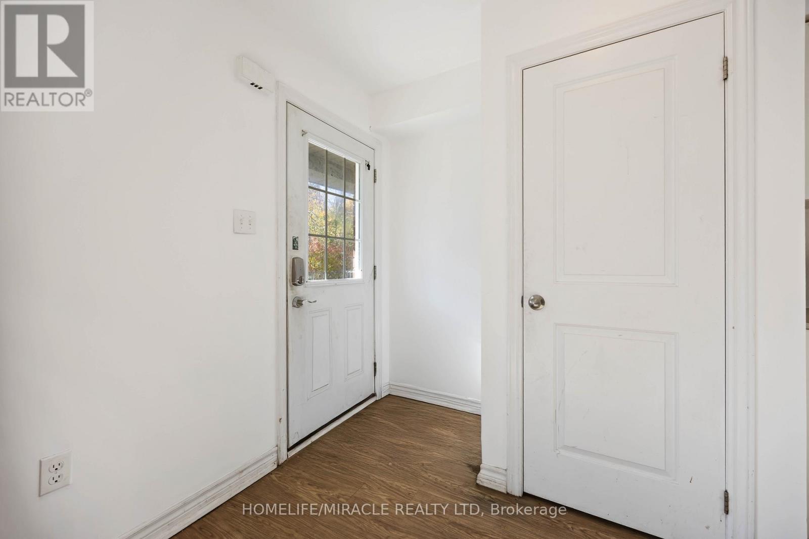 11 - 244 Penetanguishene Road Property Photo 4