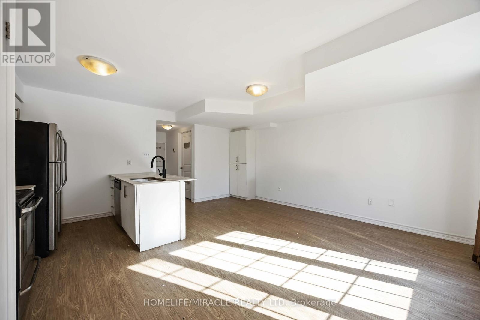 11 - 244 Penetanguishene Road Property Photo 8