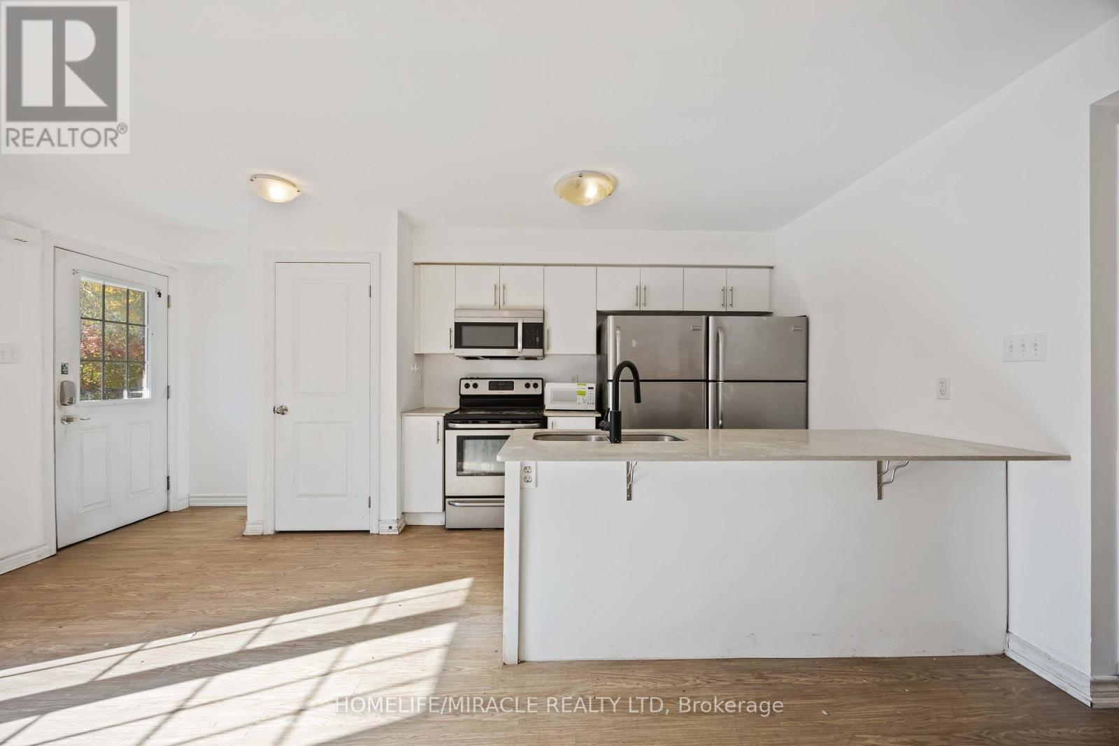 11 - 244 Penetanguishene Road Property Photo 13