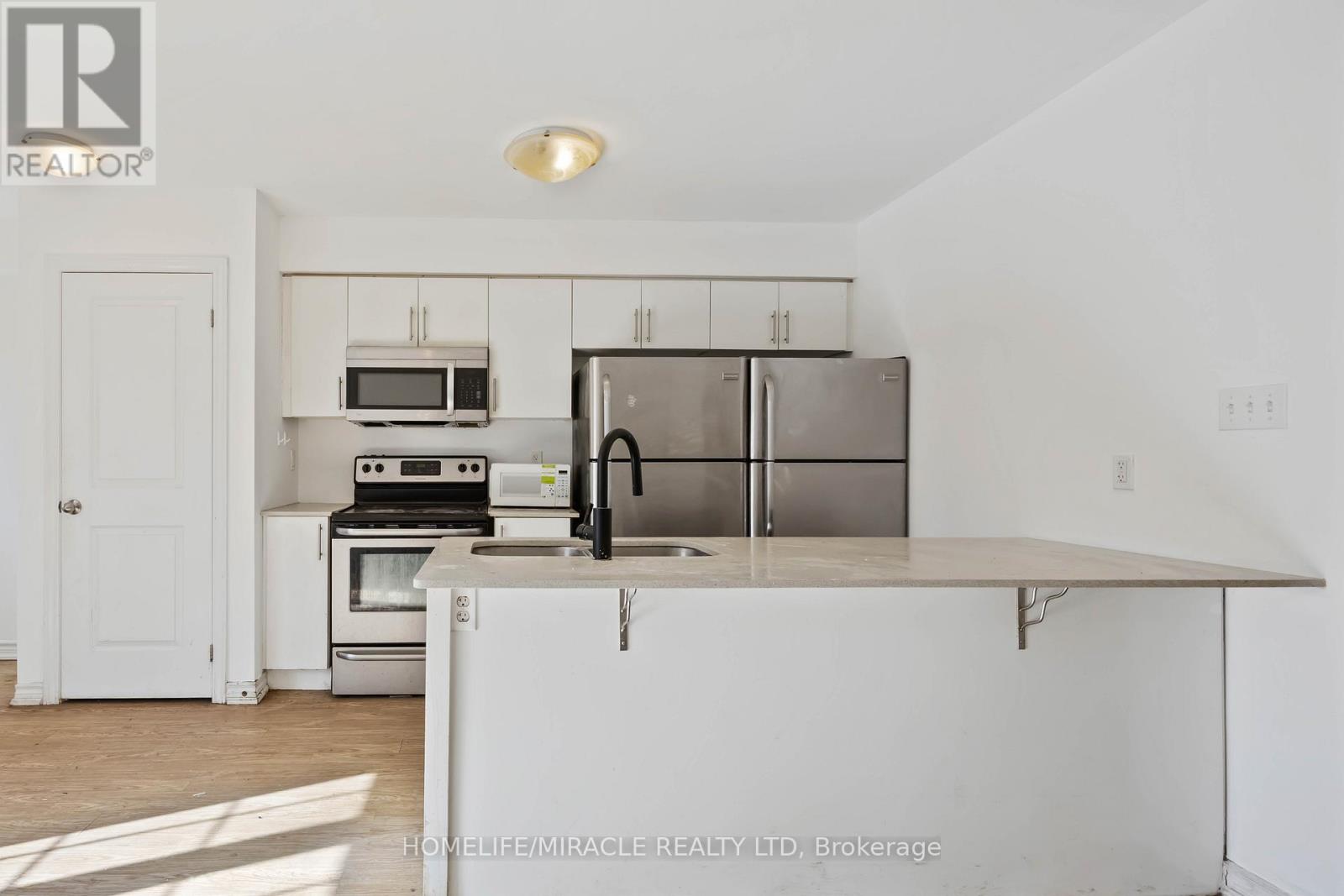 11 - 244 Penetanguishene Road Property Photo 14