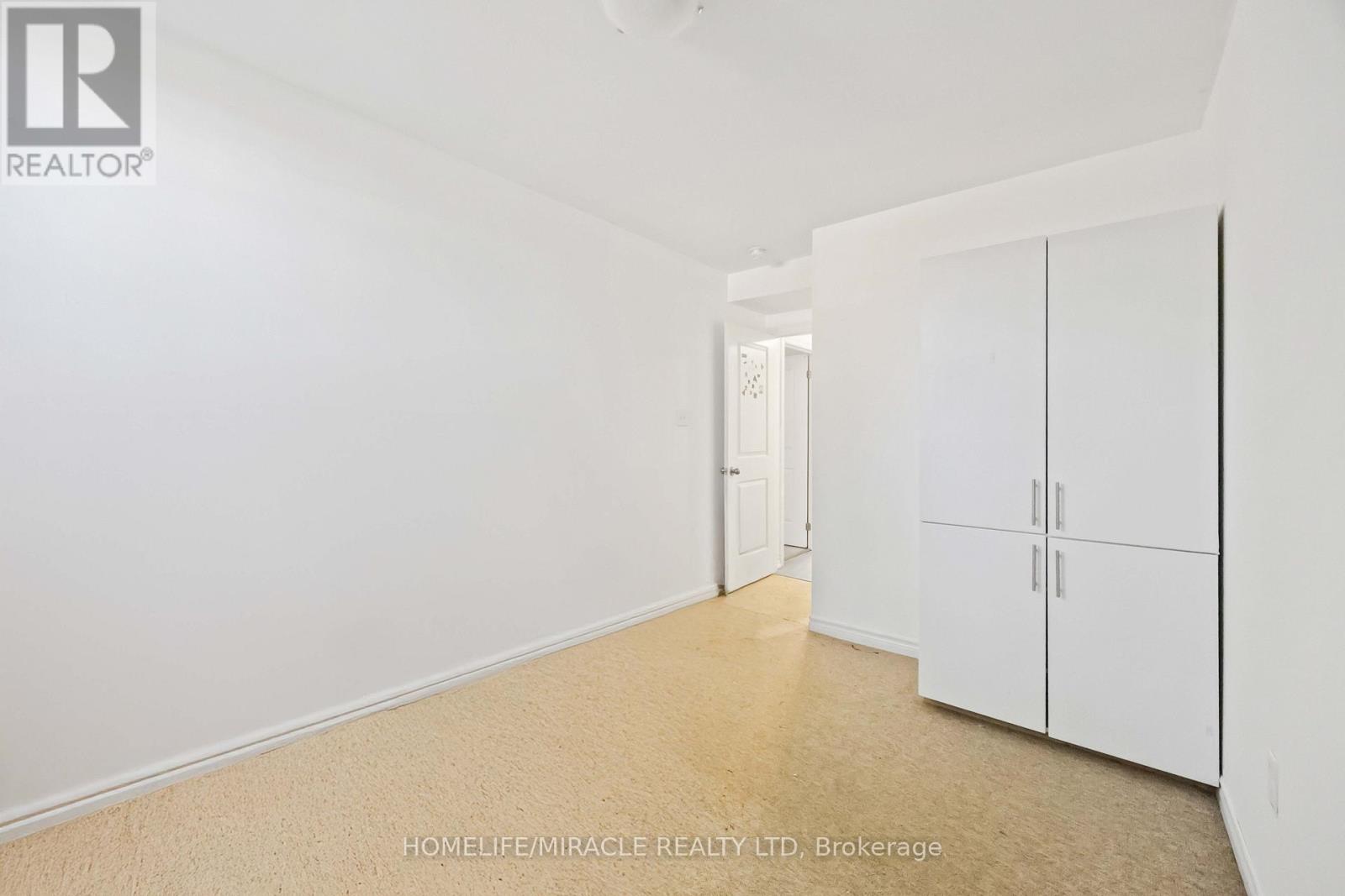 11 - 244 Penetanguishene Road Property Photo 18