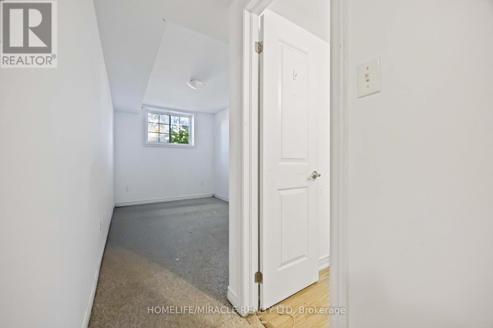 11 - 244 Penetanguishene Road Property Photo 20