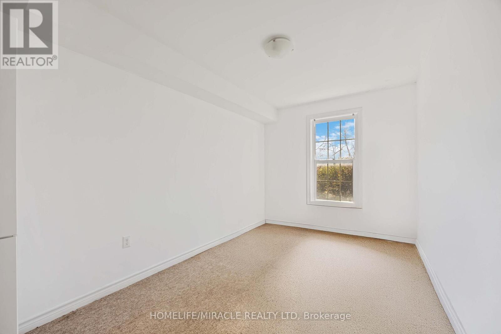 11 - 244 Penetanguishene Road Property Photo 25