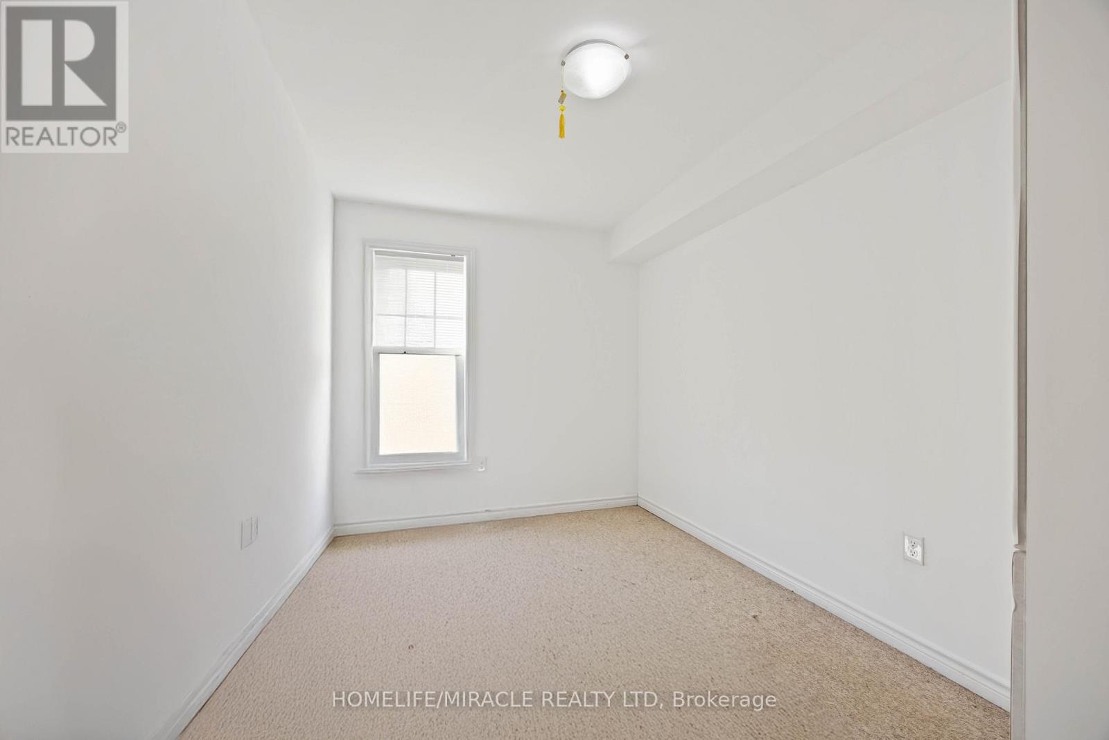 11 - 244 Penetanguishene Road Property Photo 28