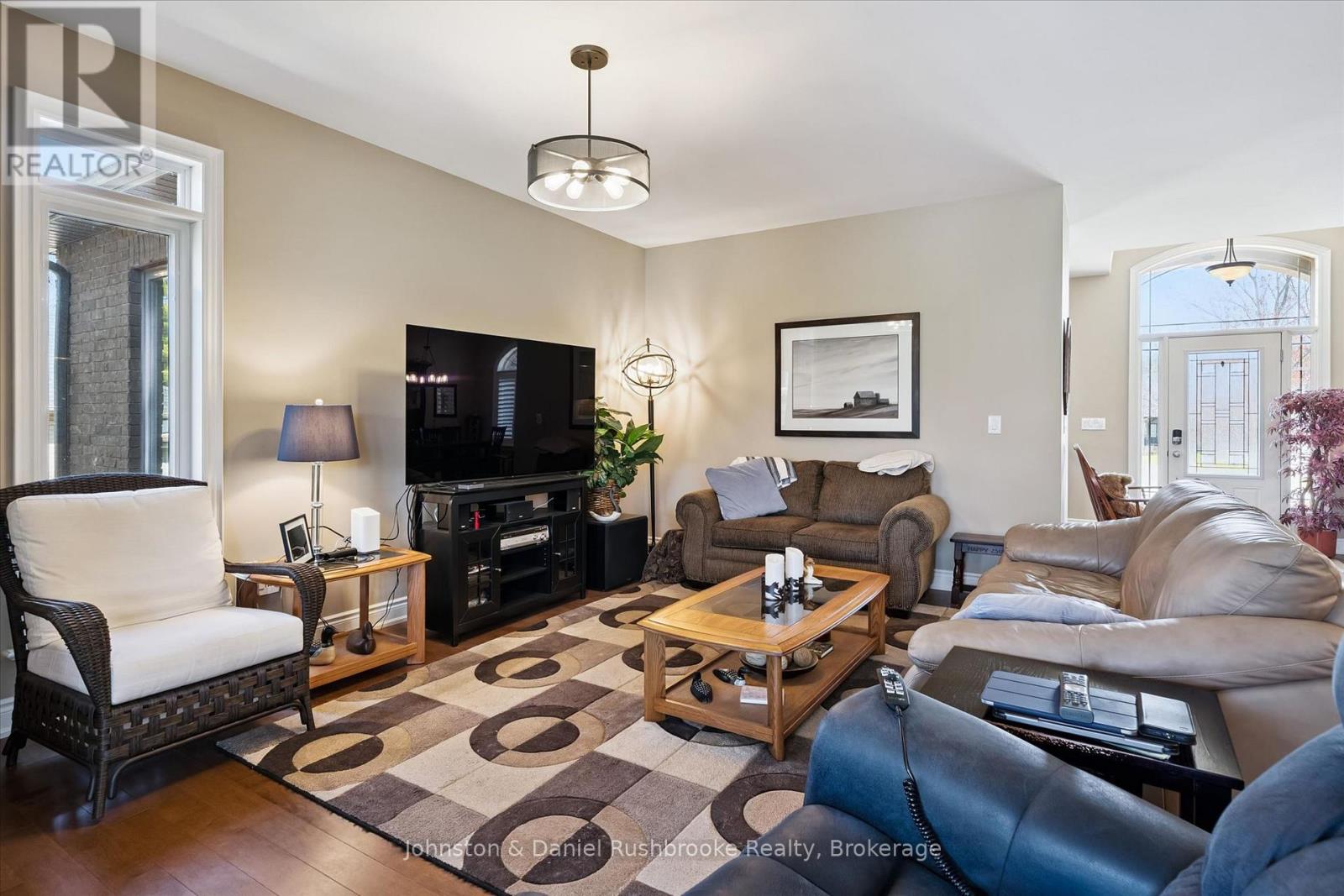1842 Meadowview Court Property Photo 4