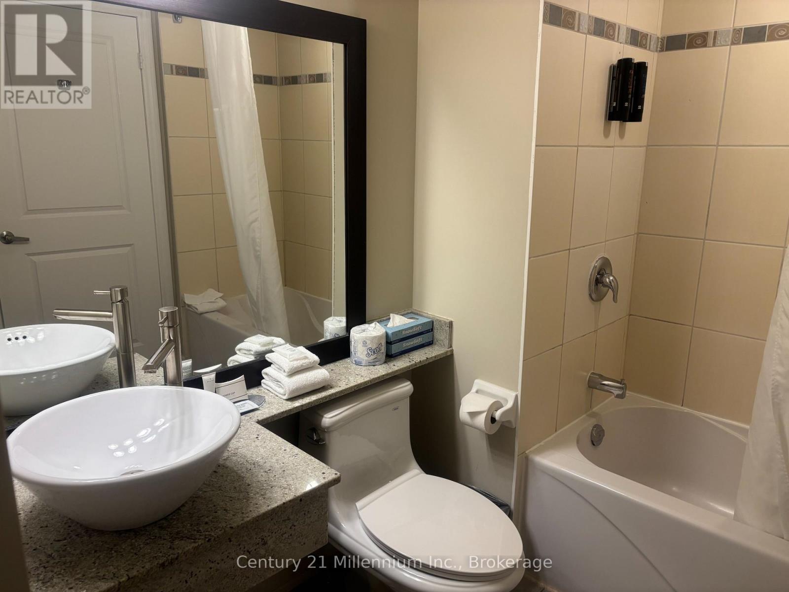 2307 - 9 Harbour Street E Property Photo 4