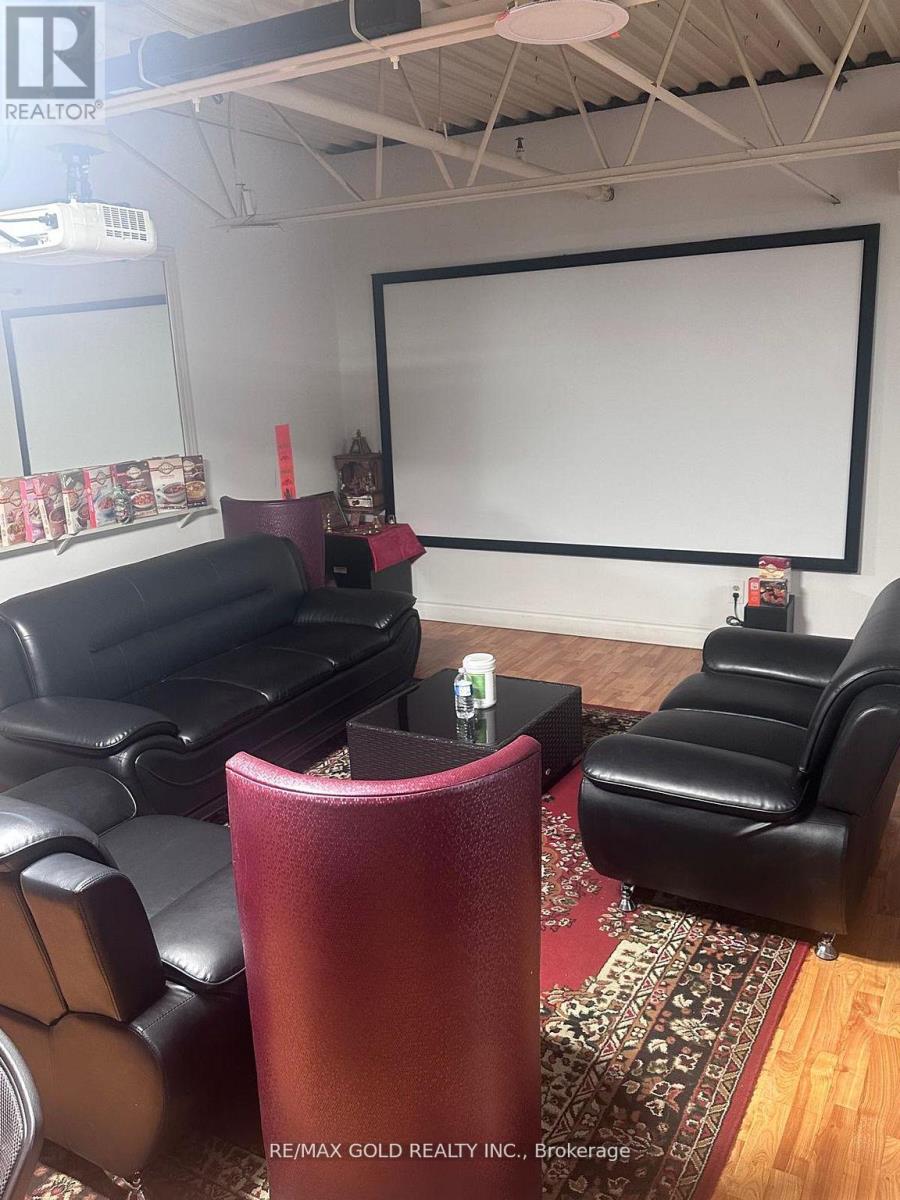 2 - 25 Saunders Road Property Photo 10