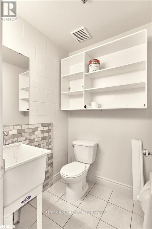 2 - 25 Saunders Road Property Photo 13