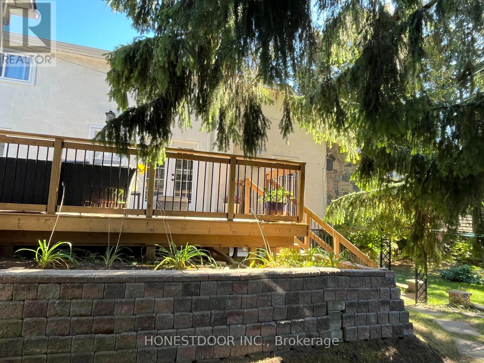 2015 Ridge Road W Property Photo 4