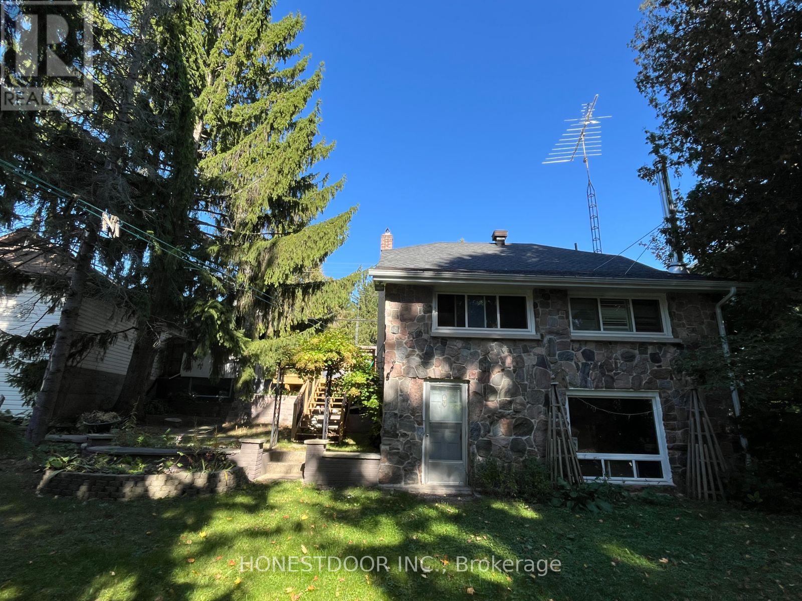 2015 Ridge Road W Property Photo 6