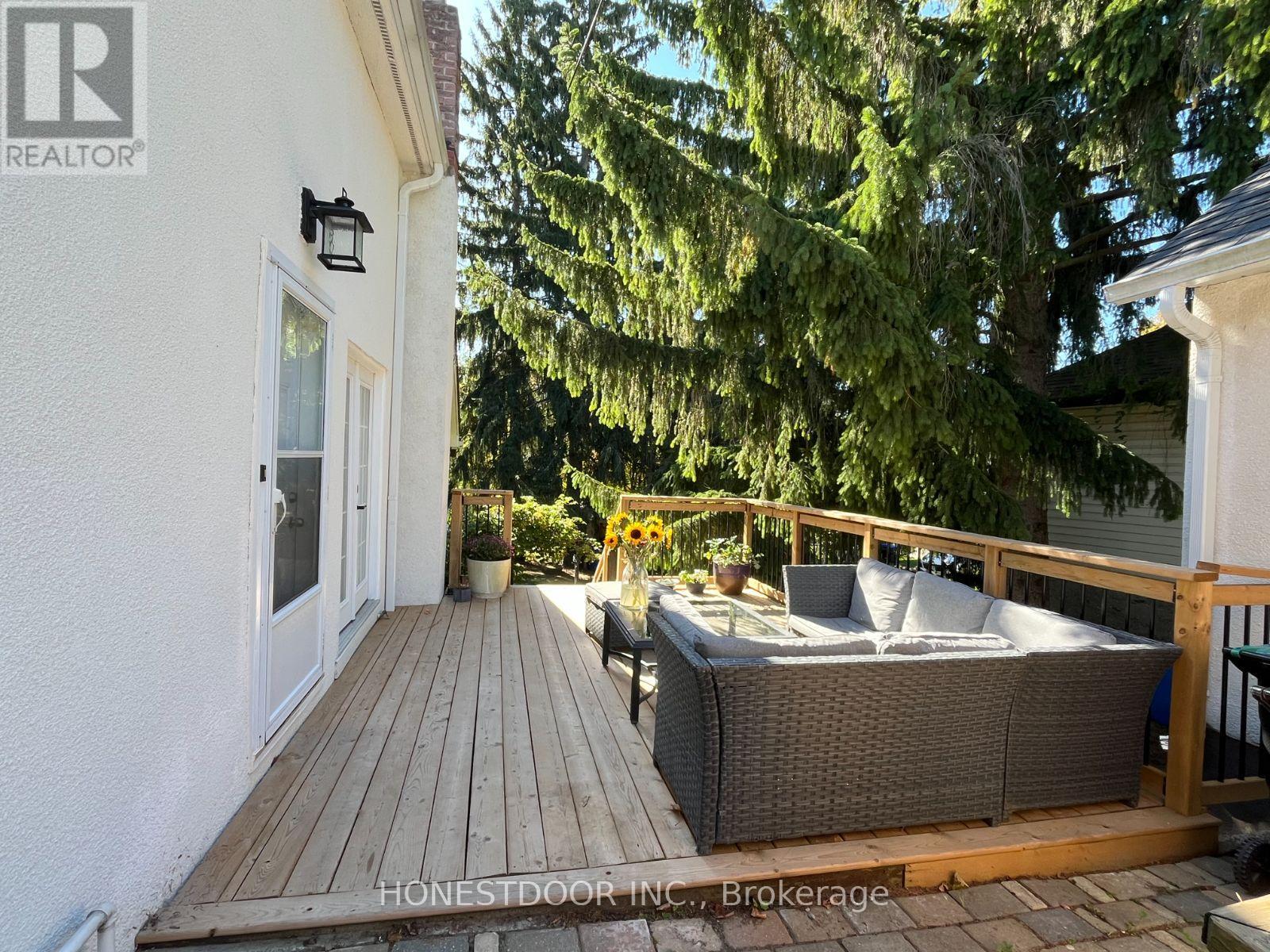 2015 Ridge Road W Property Photo 7
