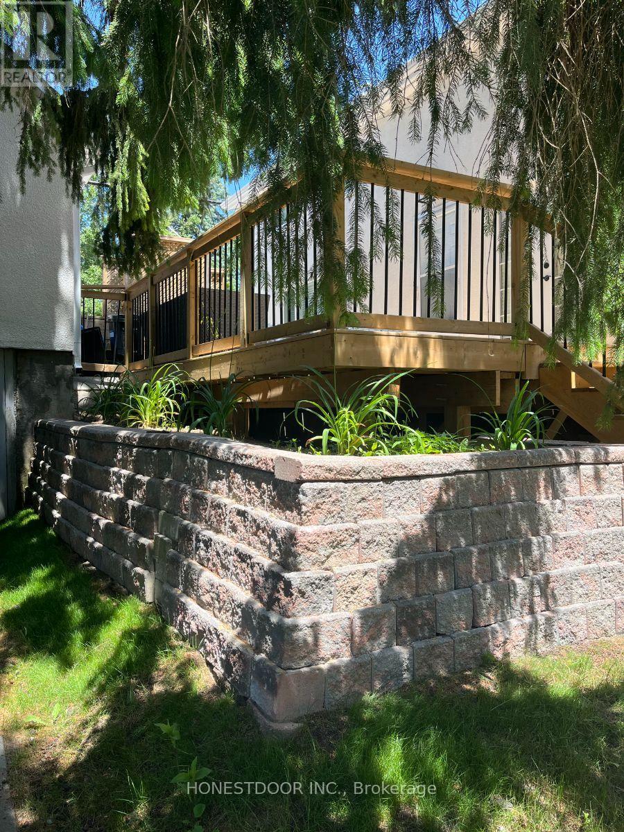 2015 Ridge Road W Property Photo 8