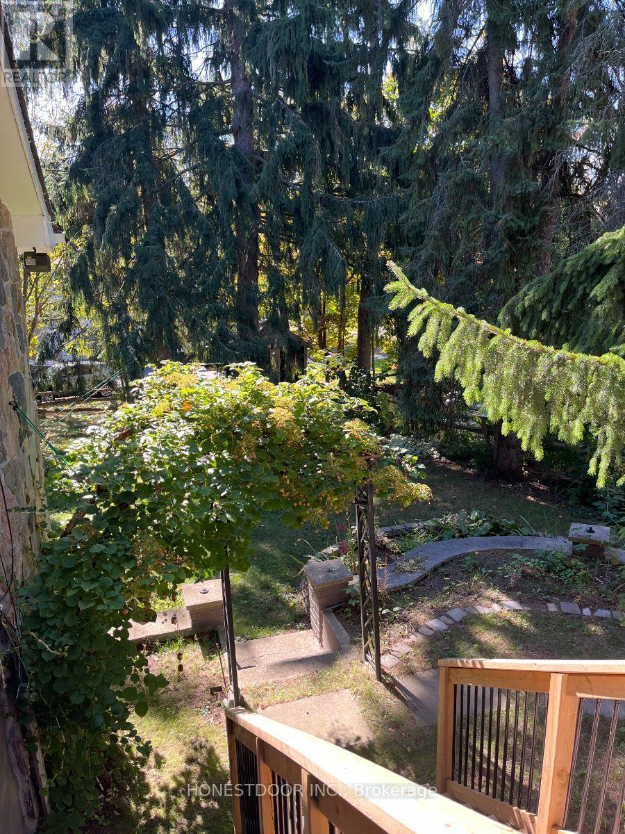 2015 Ridge Road W Property Photo 9