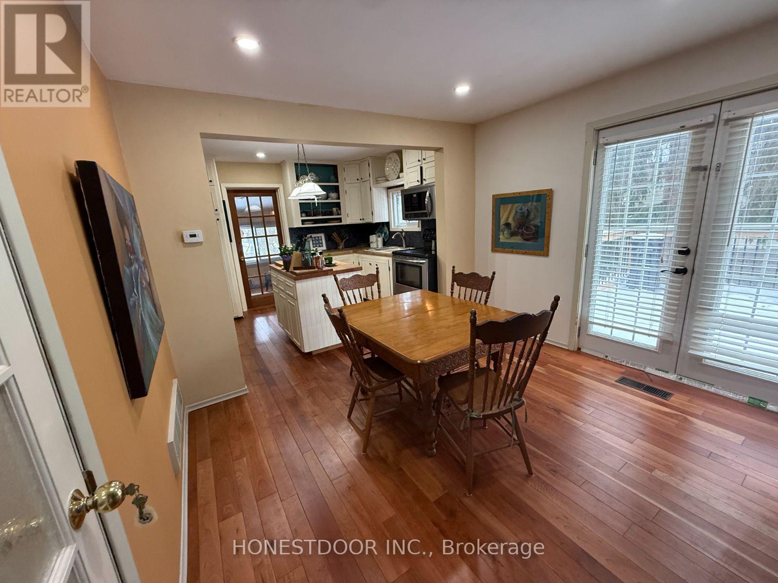 2015 Ridge Road W Property Photo 10