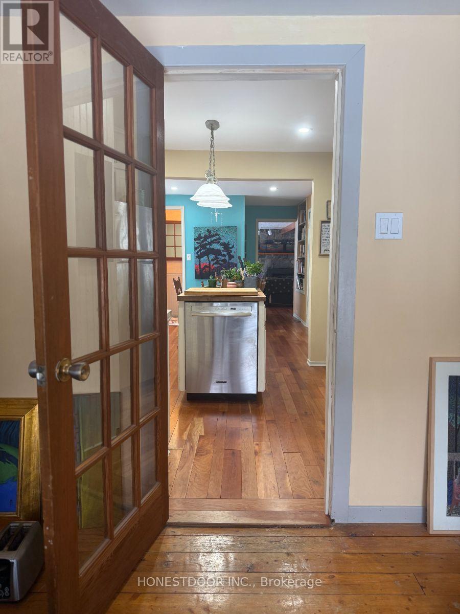 2015 Ridge Road W Property Photo 14