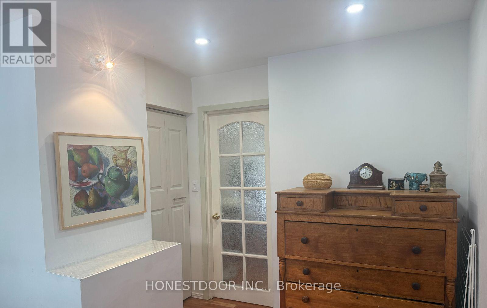 2015 Ridge Road W Property Photo 26