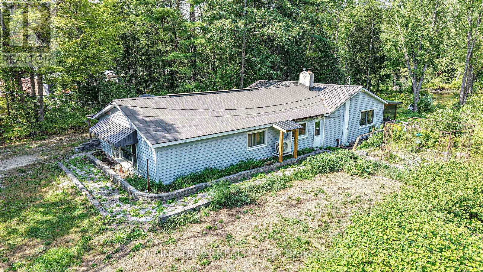6583 Pioneer Village Line Property Photo 1