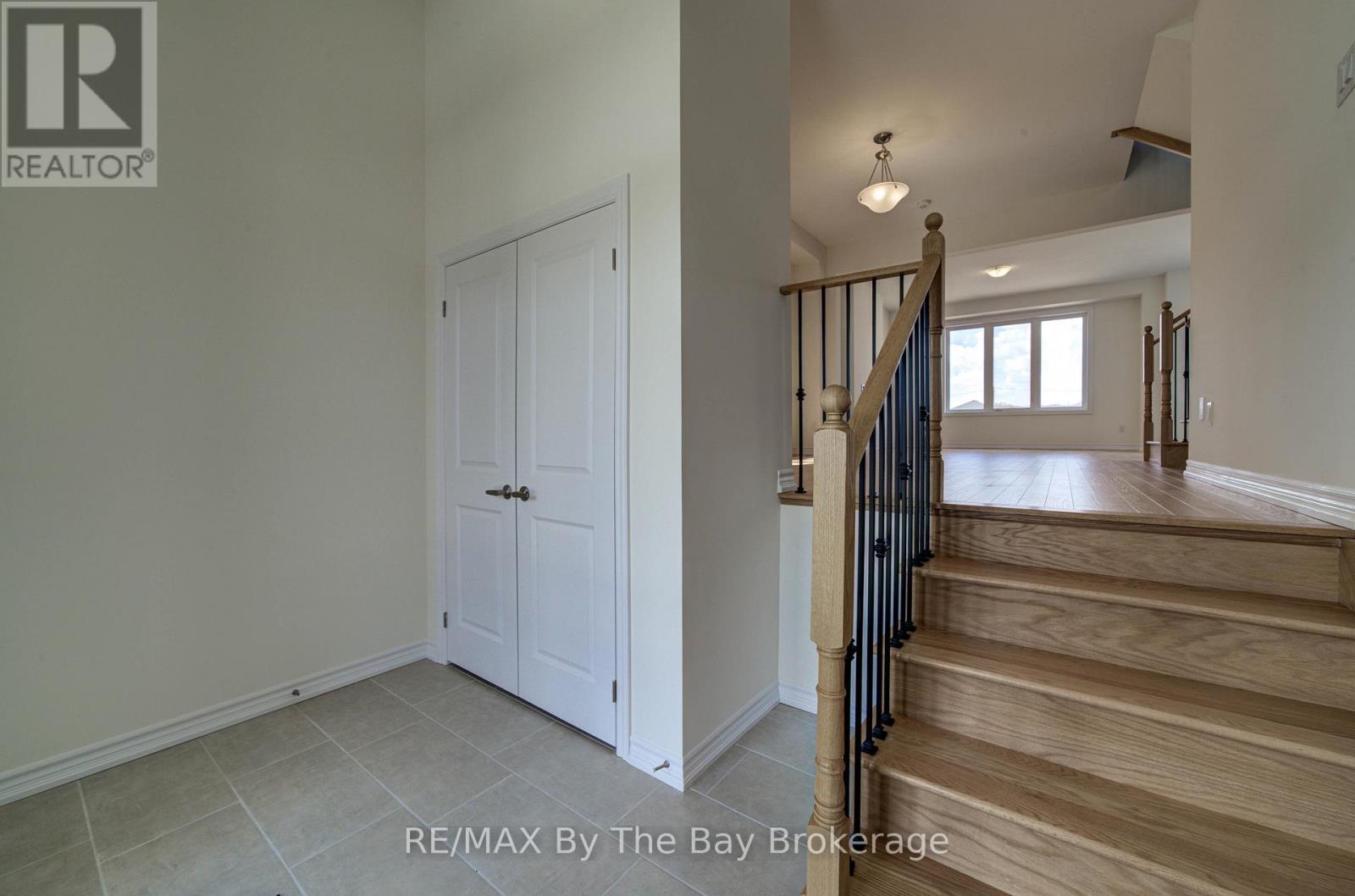 61 Rosanne Circle Property Photo 3