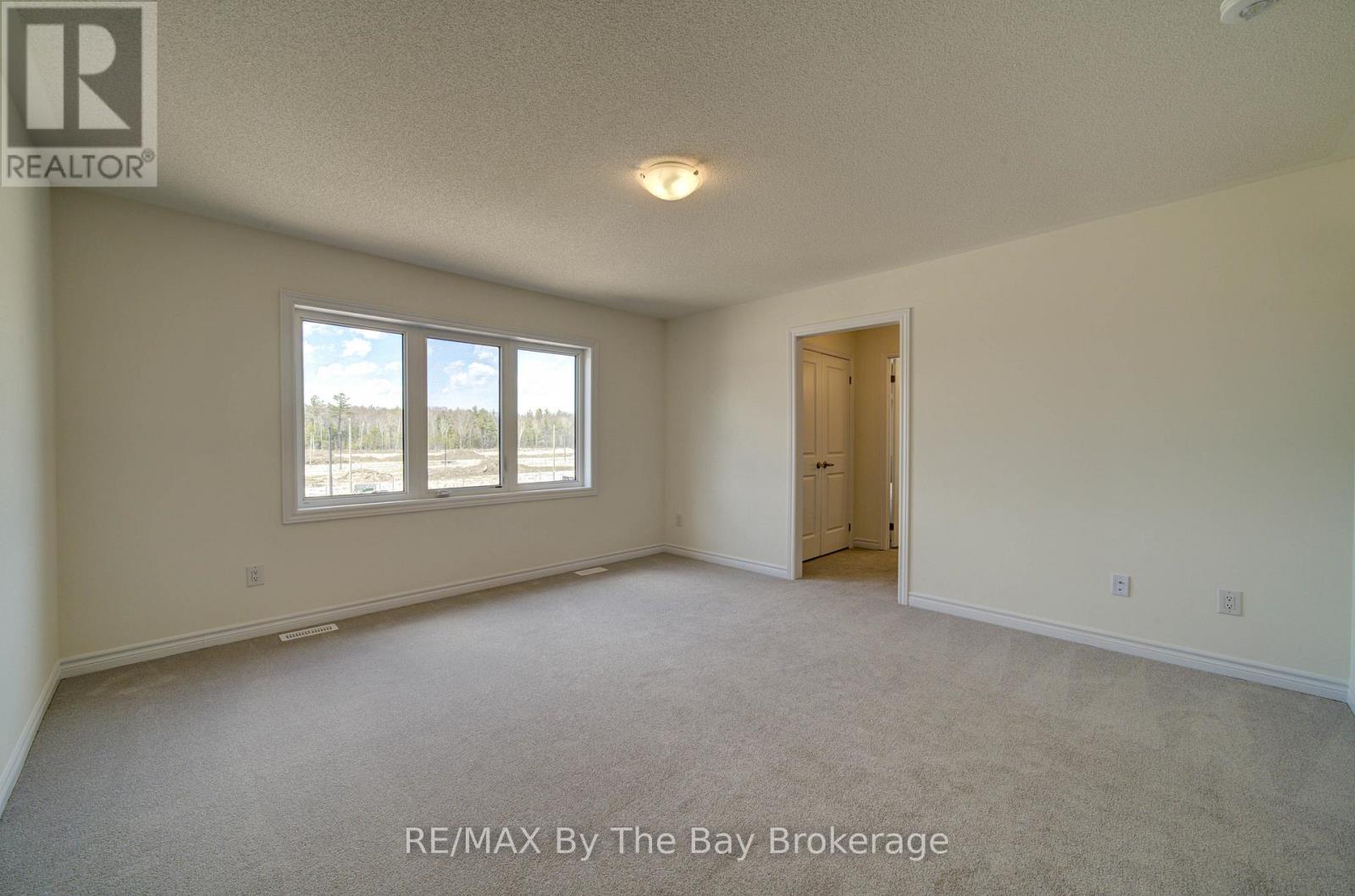 61 Rosanne Circle Property Photo 15