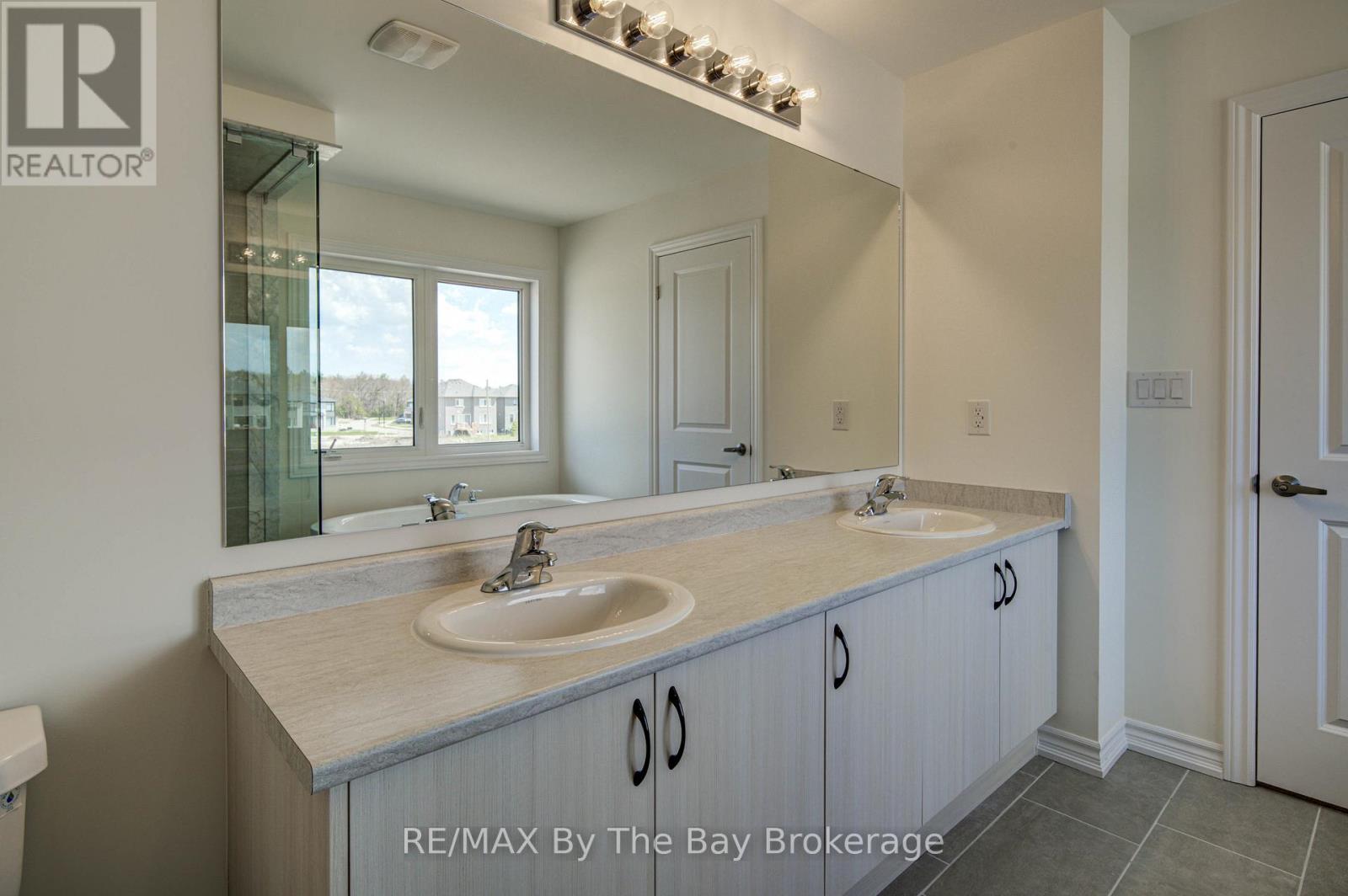 61 Rosanne Circle Property Photo 17