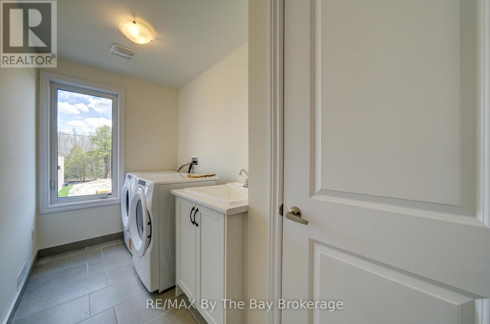 61 Rosanne Circle Property Photo 25