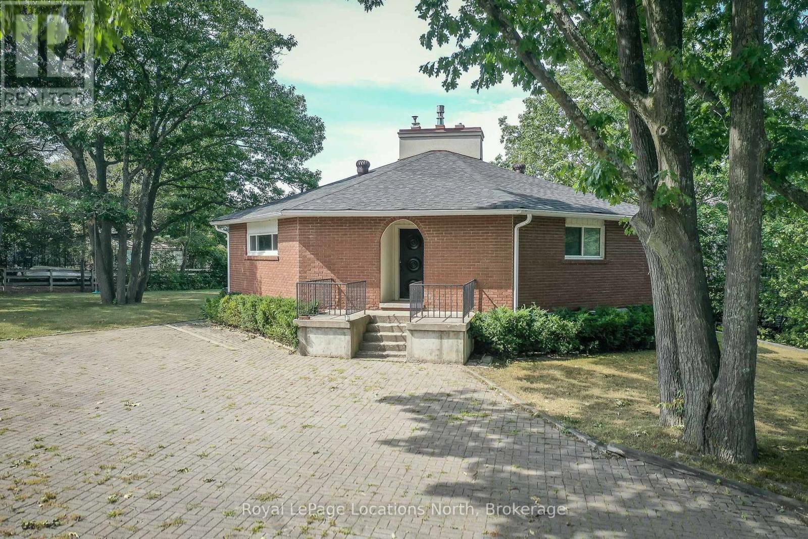 10 SUNSET COURT Property Photo 1