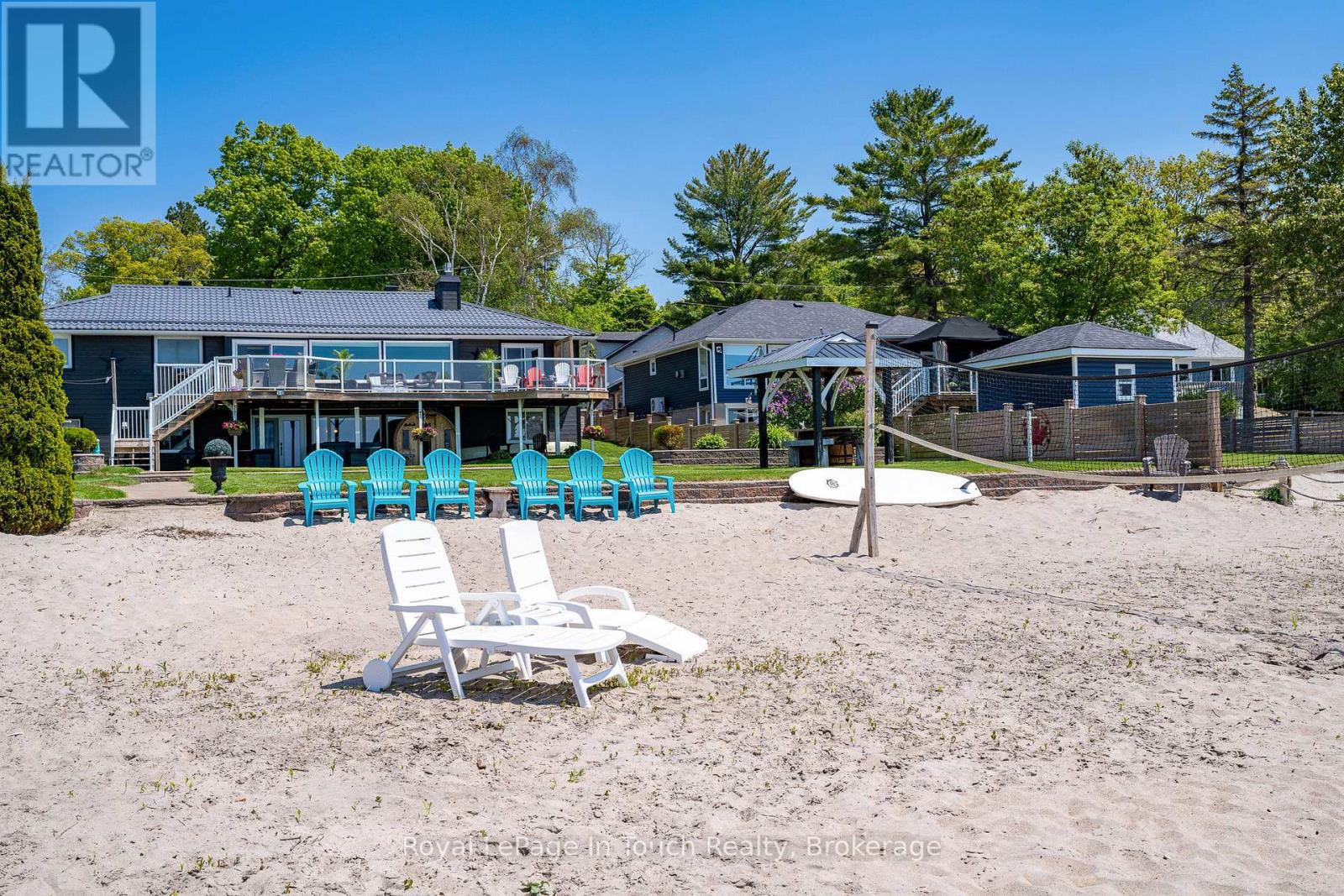 8 Tiny Beaches Road S Property Photo 4