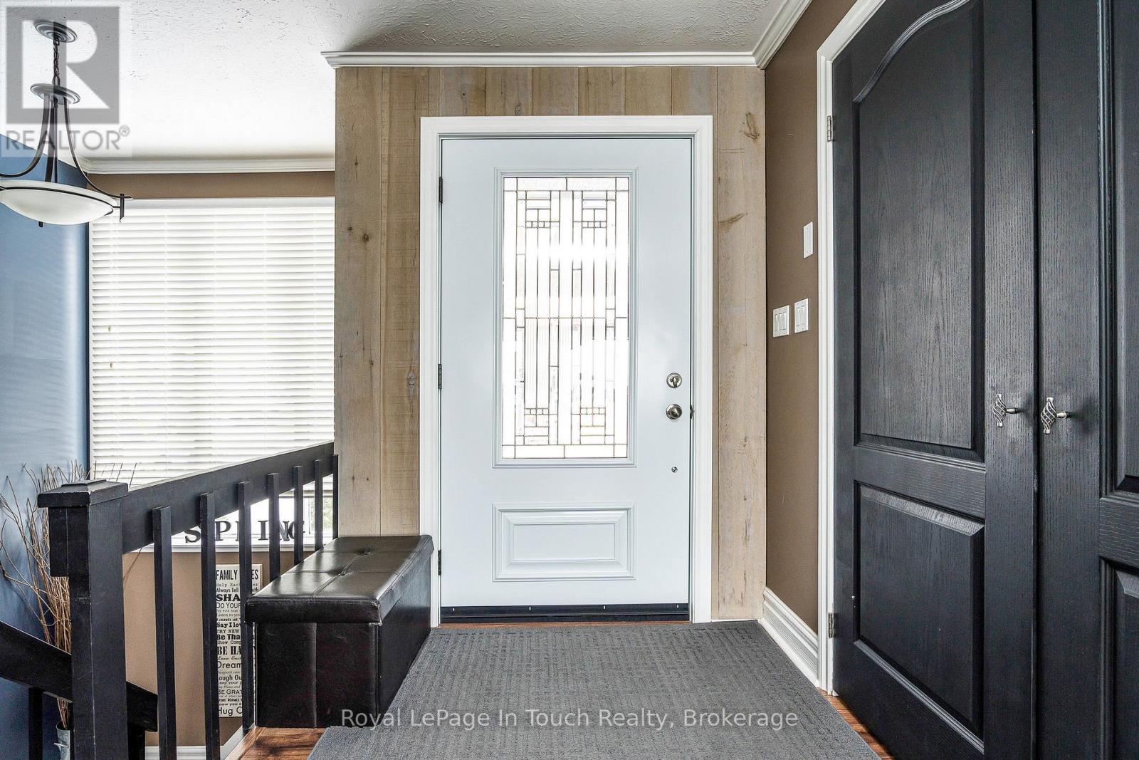 8 Tiny Beaches Road S Property Photo 7