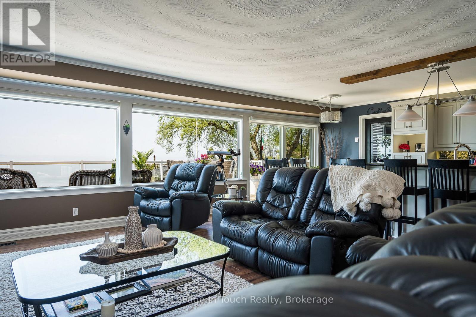 8 Tiny Beaches Road S Property Photo 10