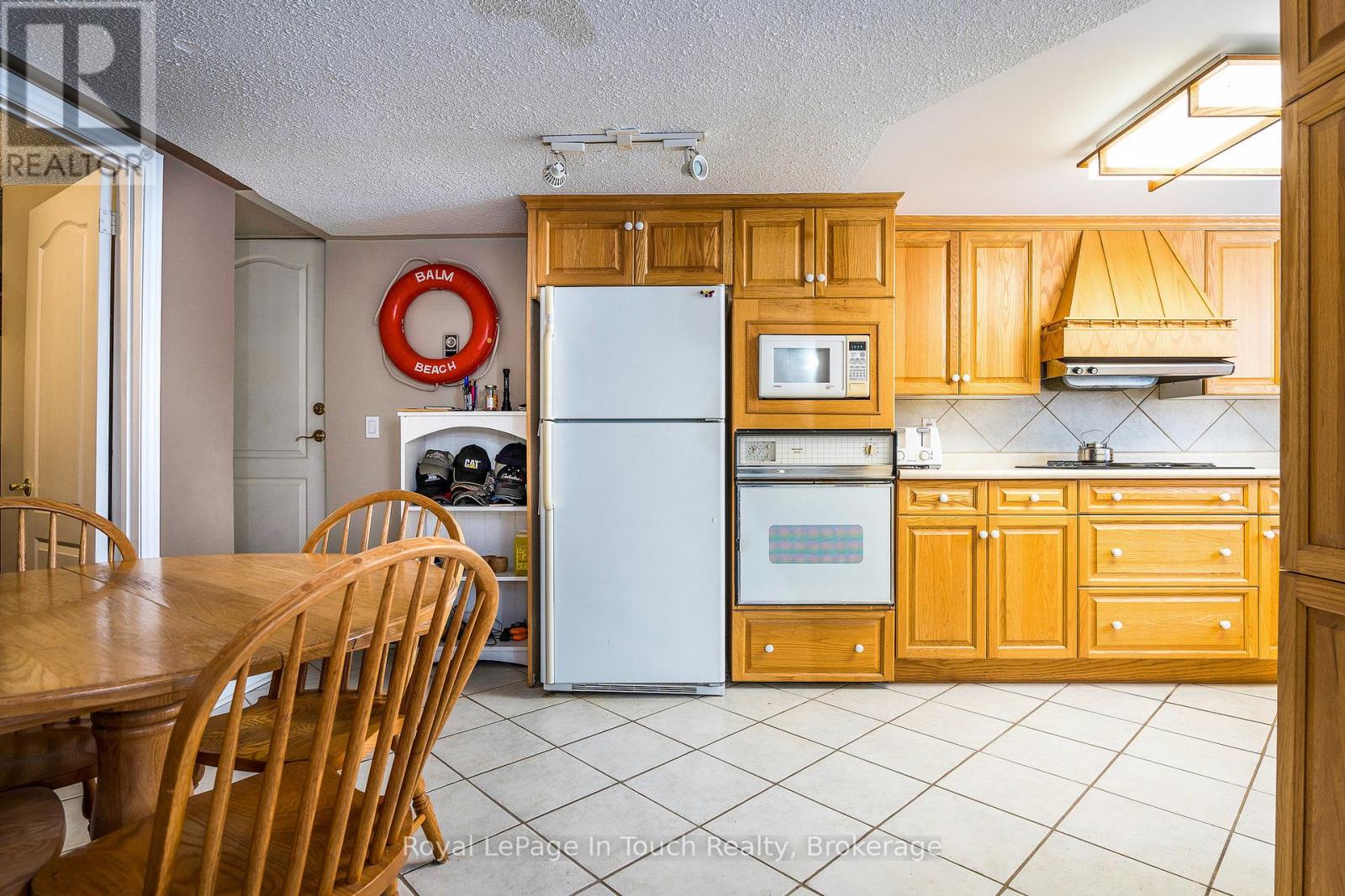 8 Tiny Beaches Road S Property Photo 33