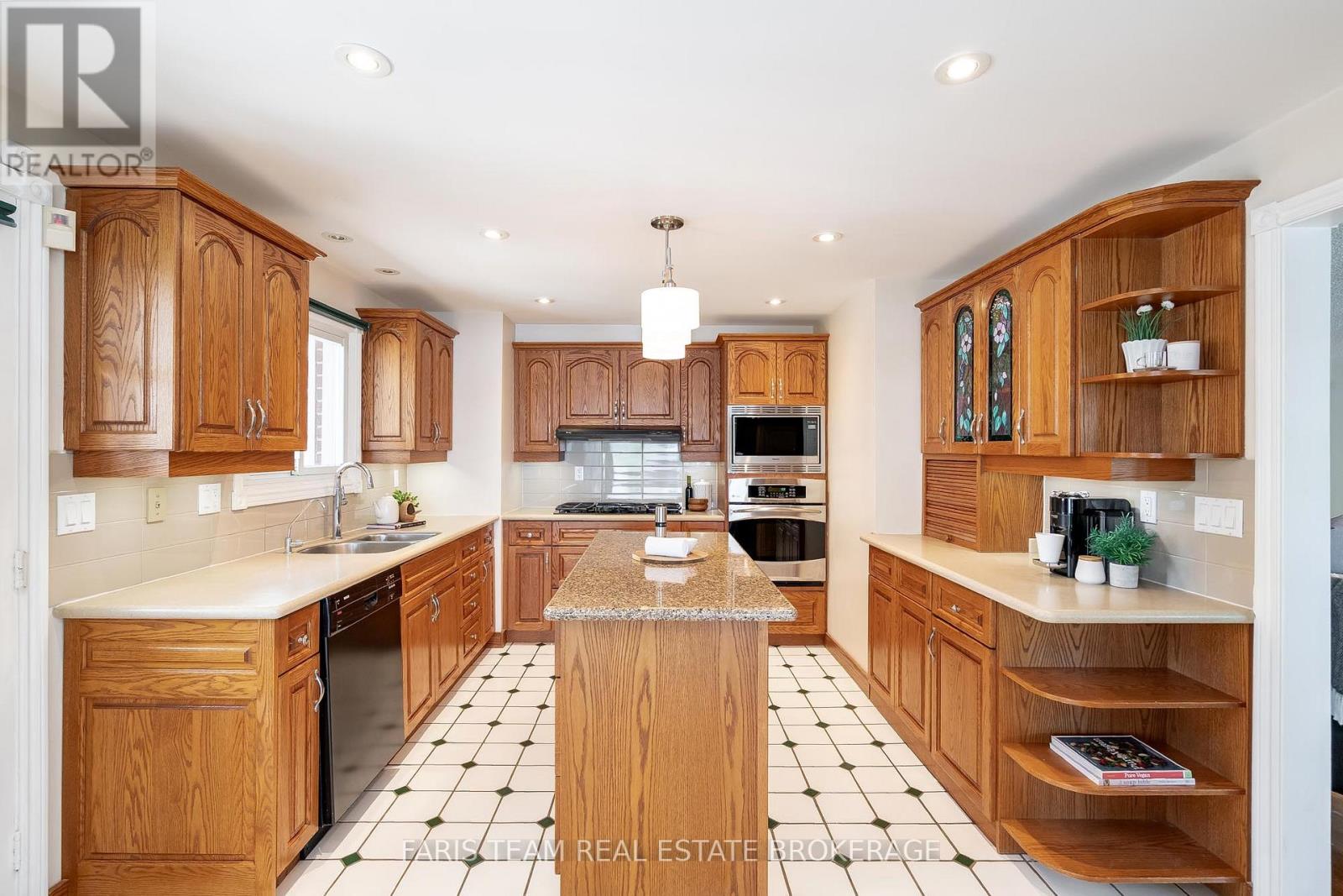 10 White Oaks Road Property Photo 5