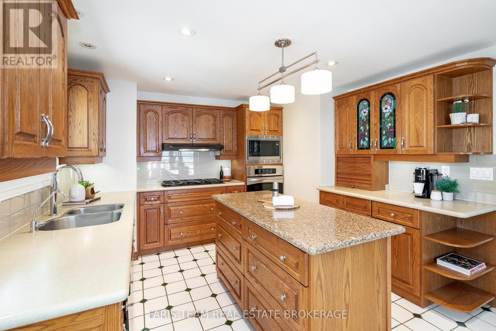 10 White Oaks Road Property Photo 6