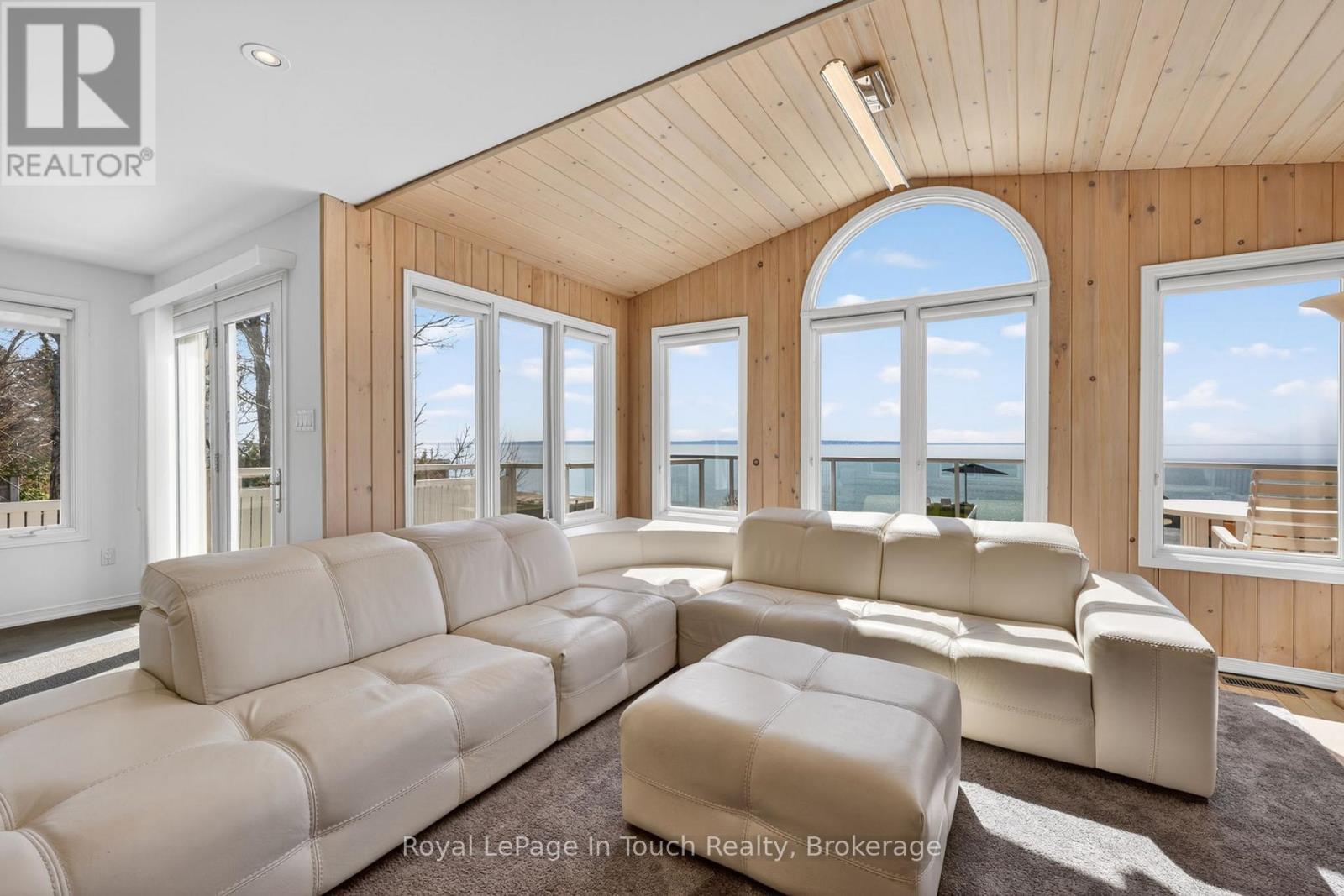32 Tiny Beaches Road S Property Photo 8