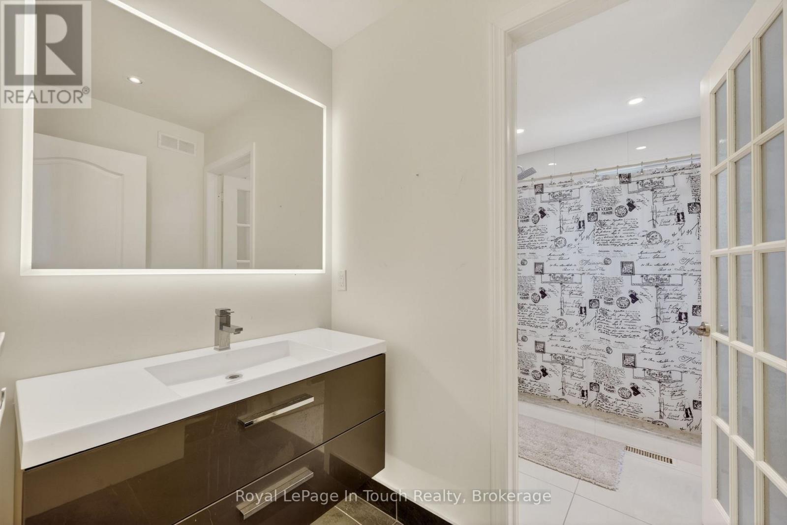 32 Tiny Beaches Road S Property Photo 14