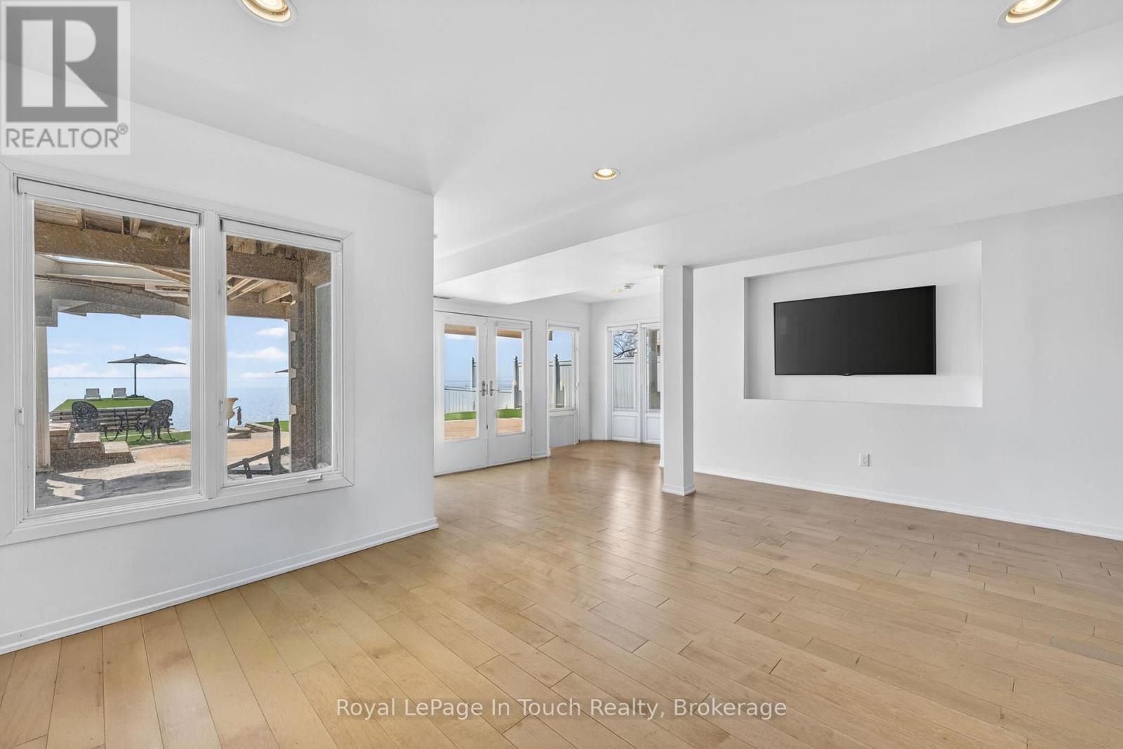 32 Tiny Beaches Road S Property Photo 19