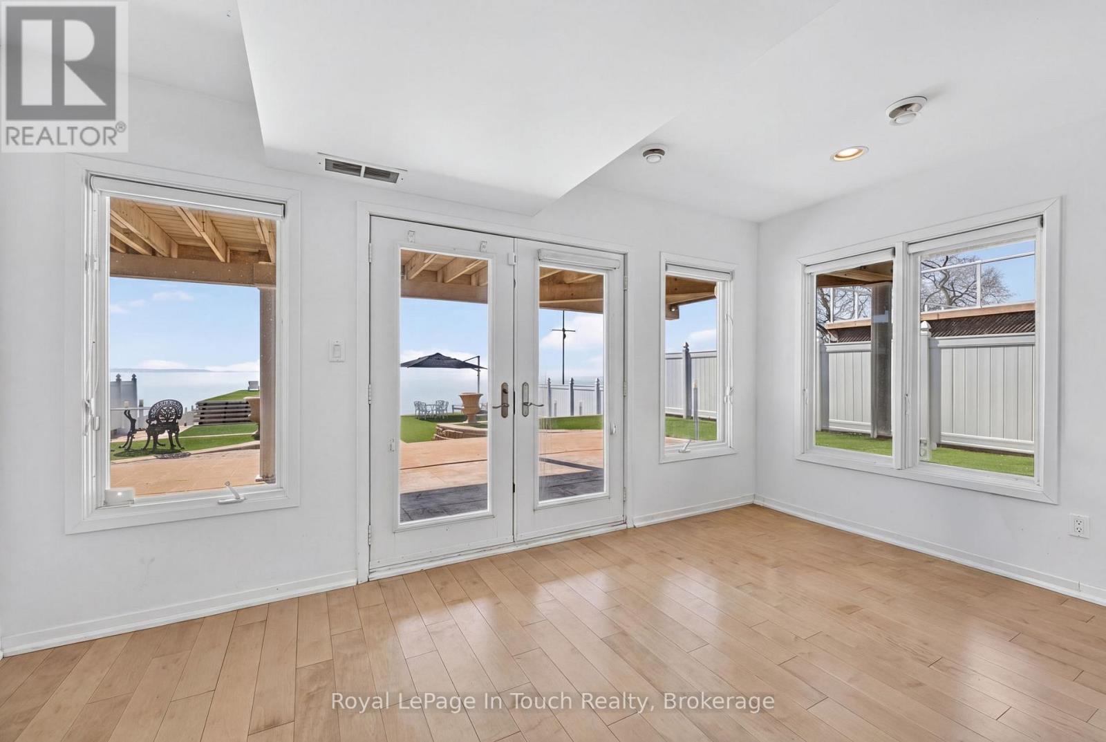 32 Tiny Beaches Road S Property Photo 20