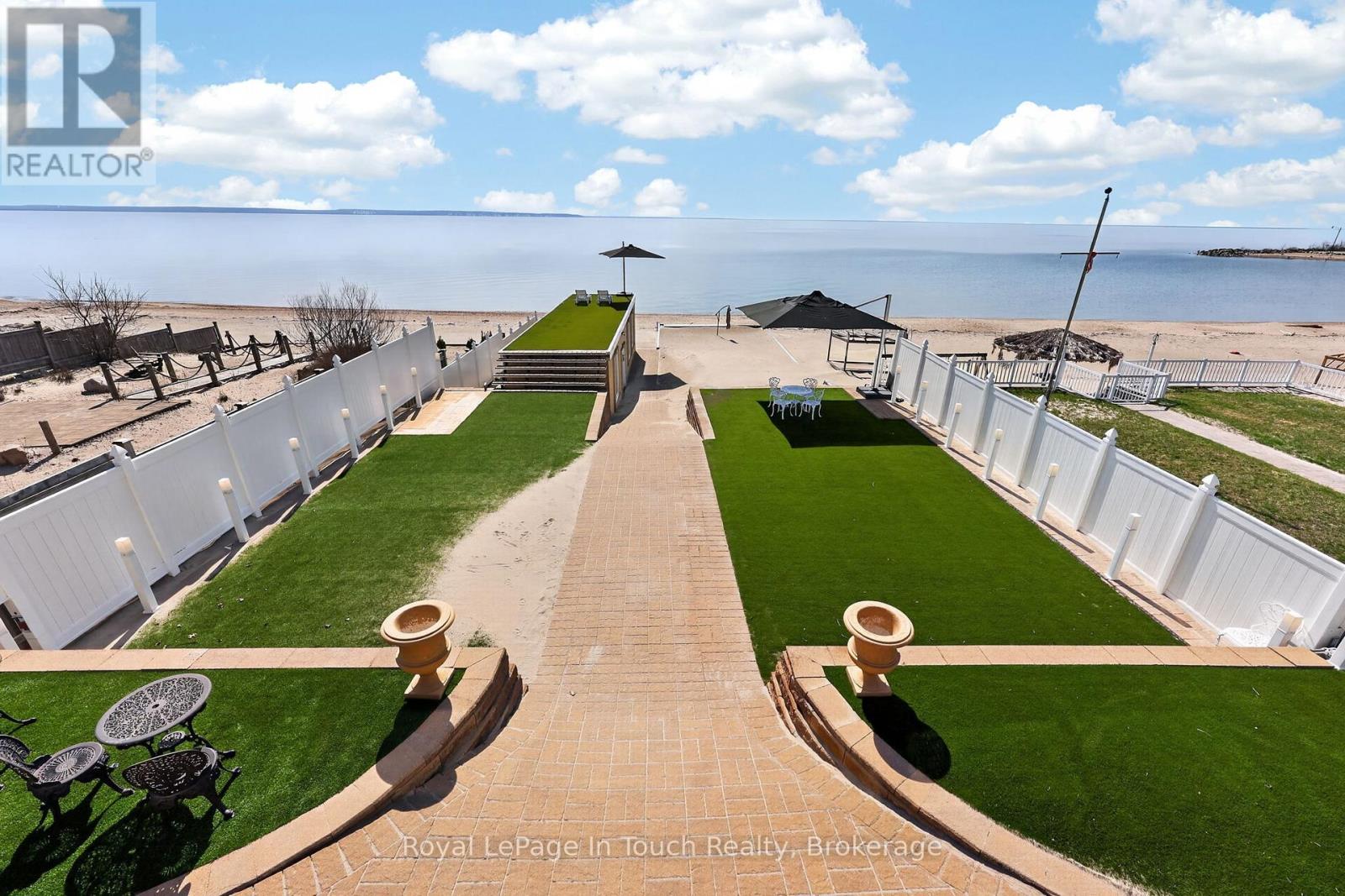 32 Tiny Beaches Road S Property Photo 26
