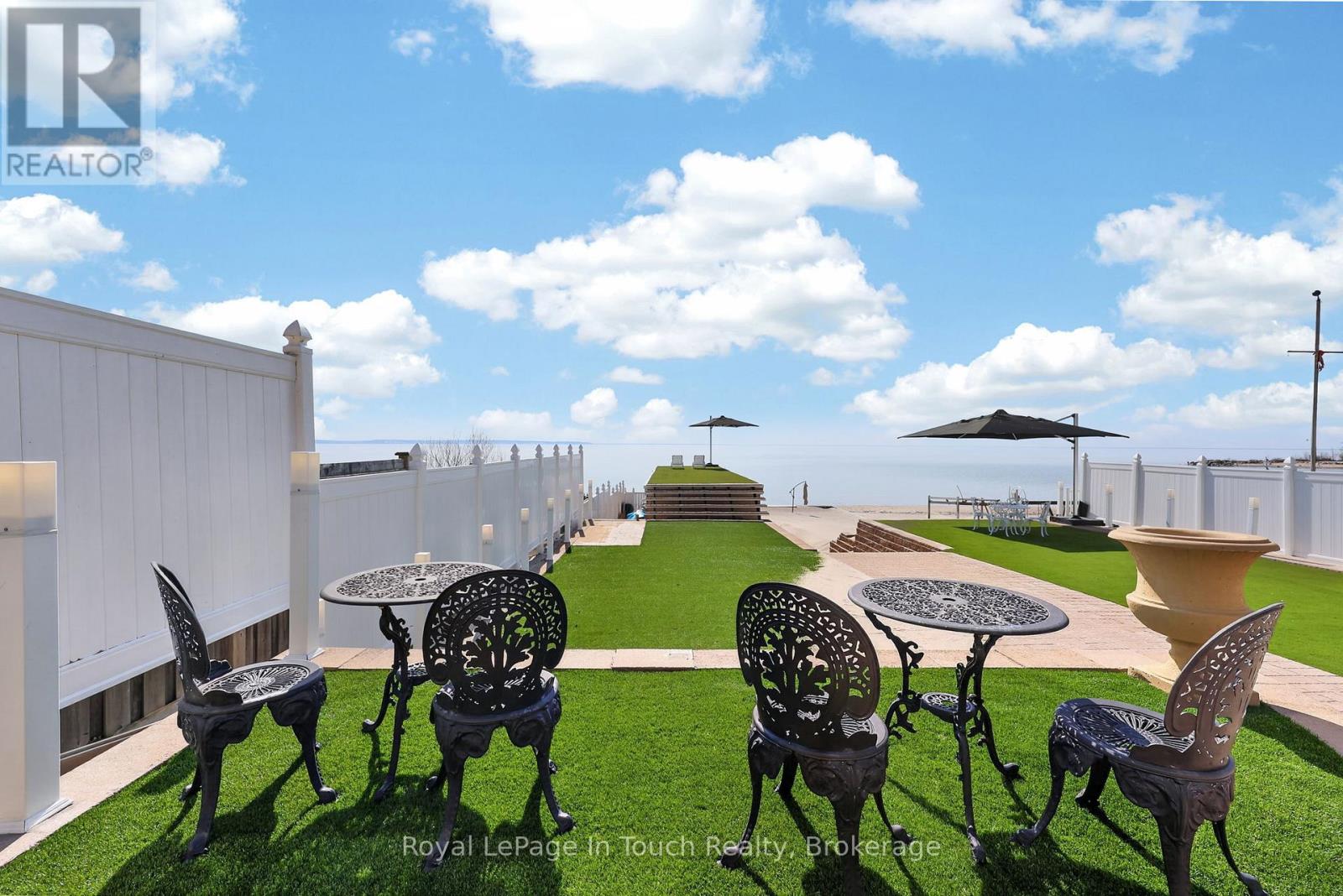 32 Tiny Beaches Road S Property Photo 28
