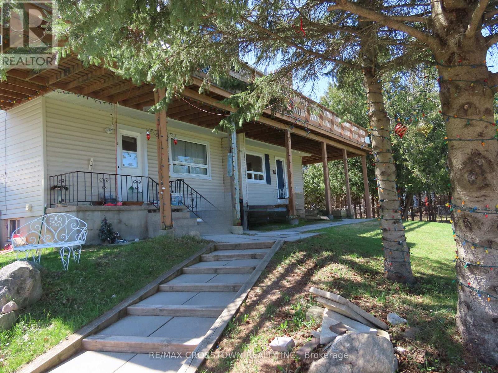 4716 Penetanguishene Road Property Photo 2