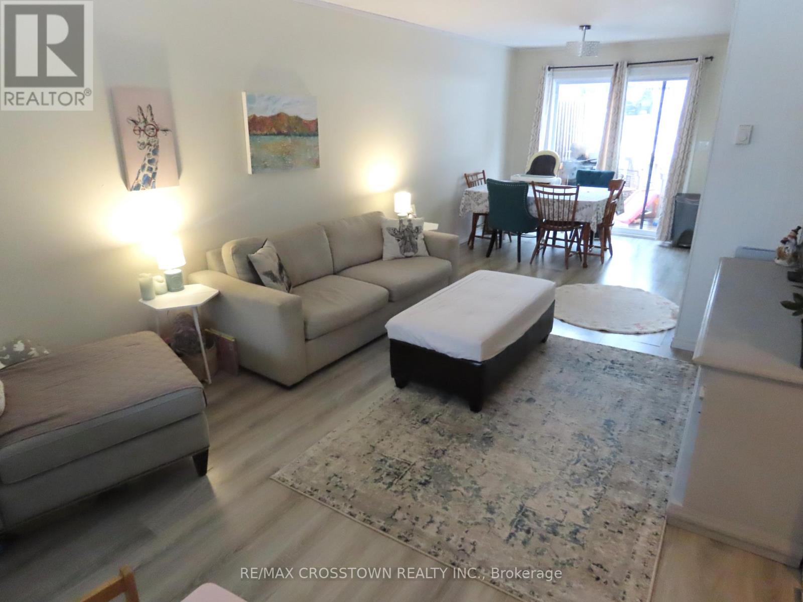 4716 Penetanguishene Road Property Photo 6