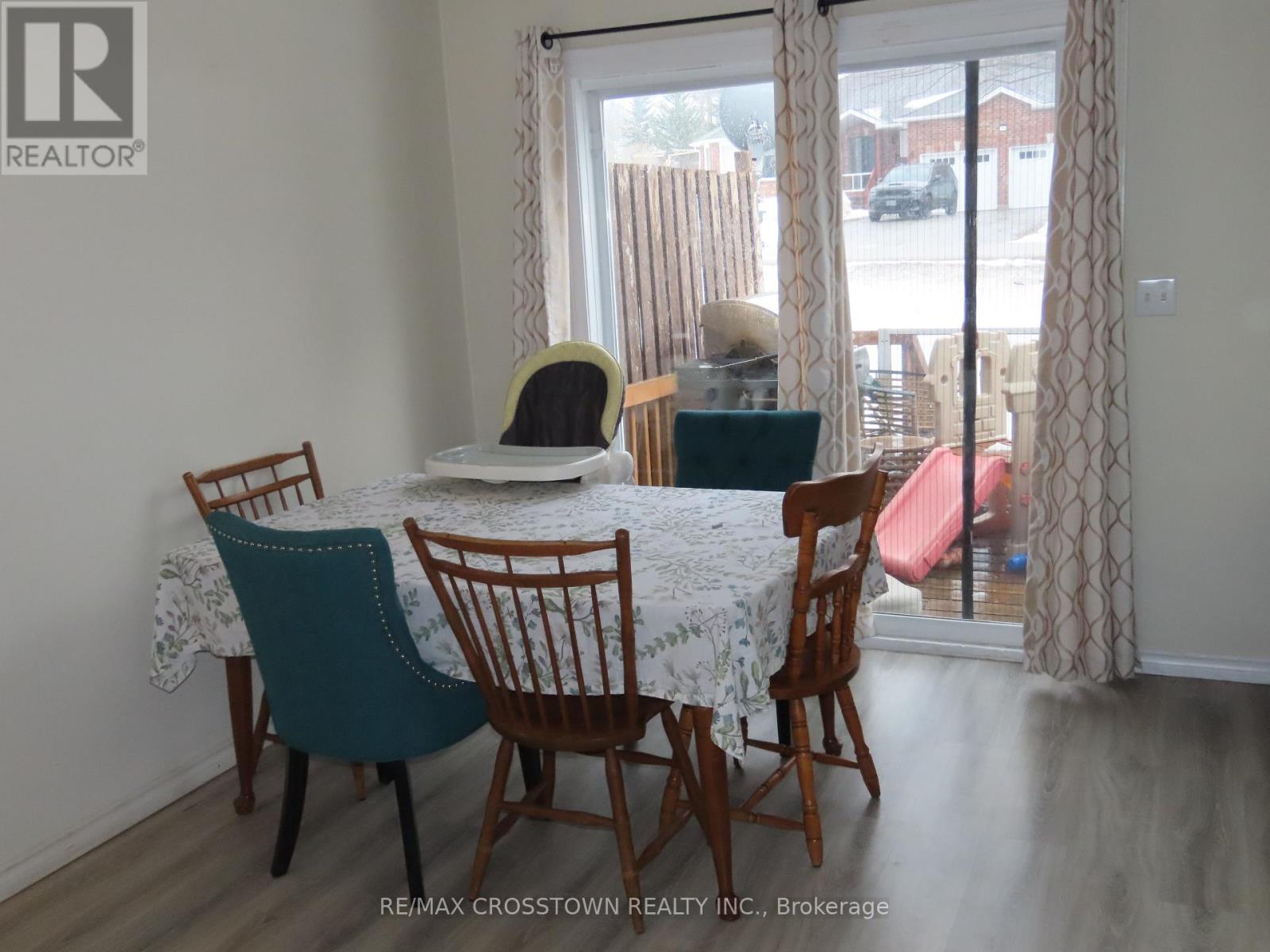 4716 Penetanguishene Road Property Photo 8