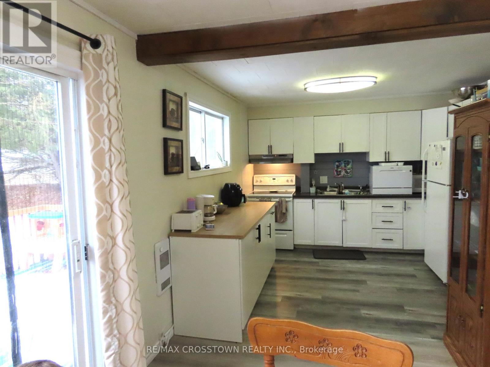 4716 Penetanguishene Road Property Photo 9