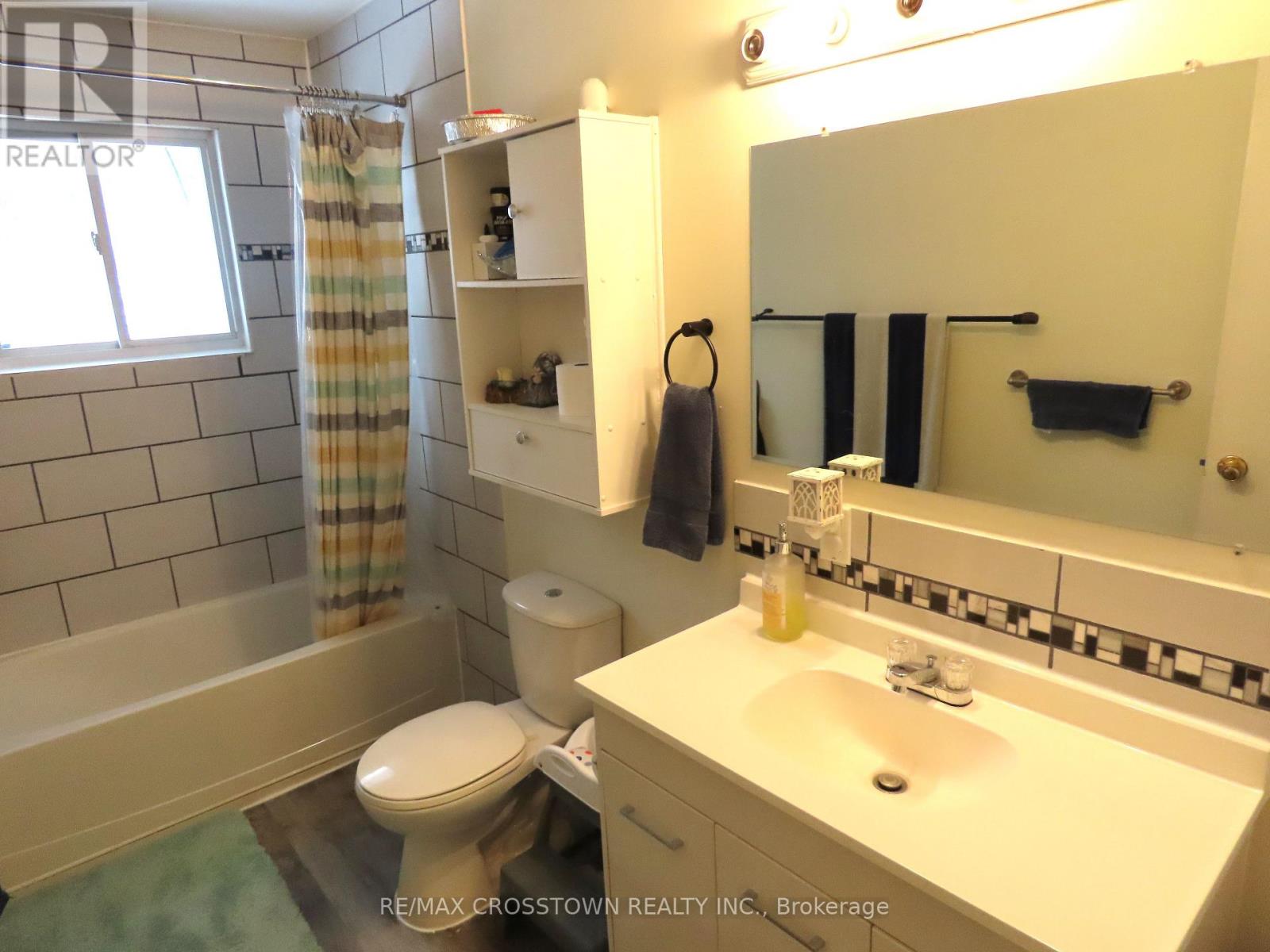 4716 Penetanguishene Road Property Photo 18