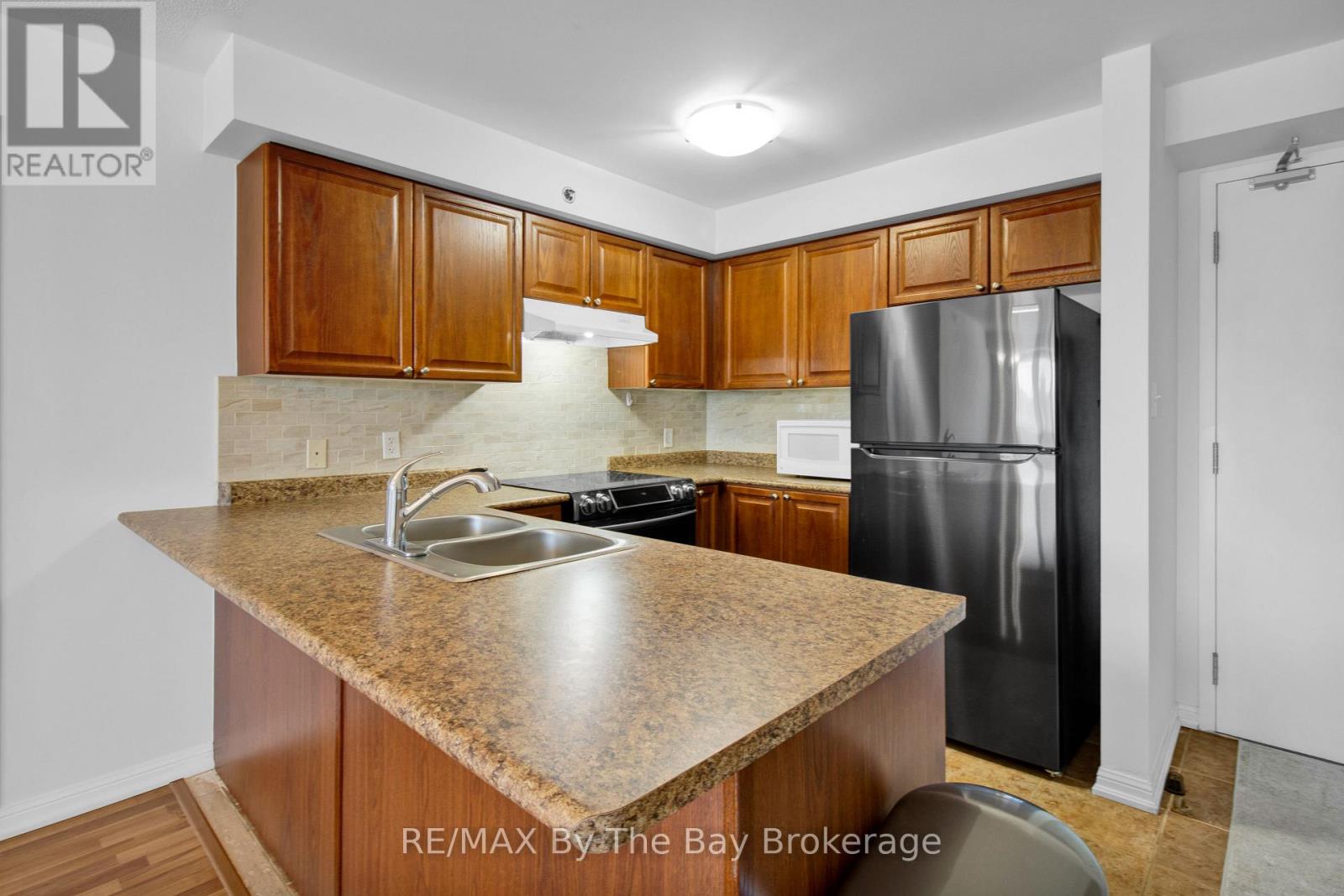 311 - 16 Westbury Road Property Photo 7
