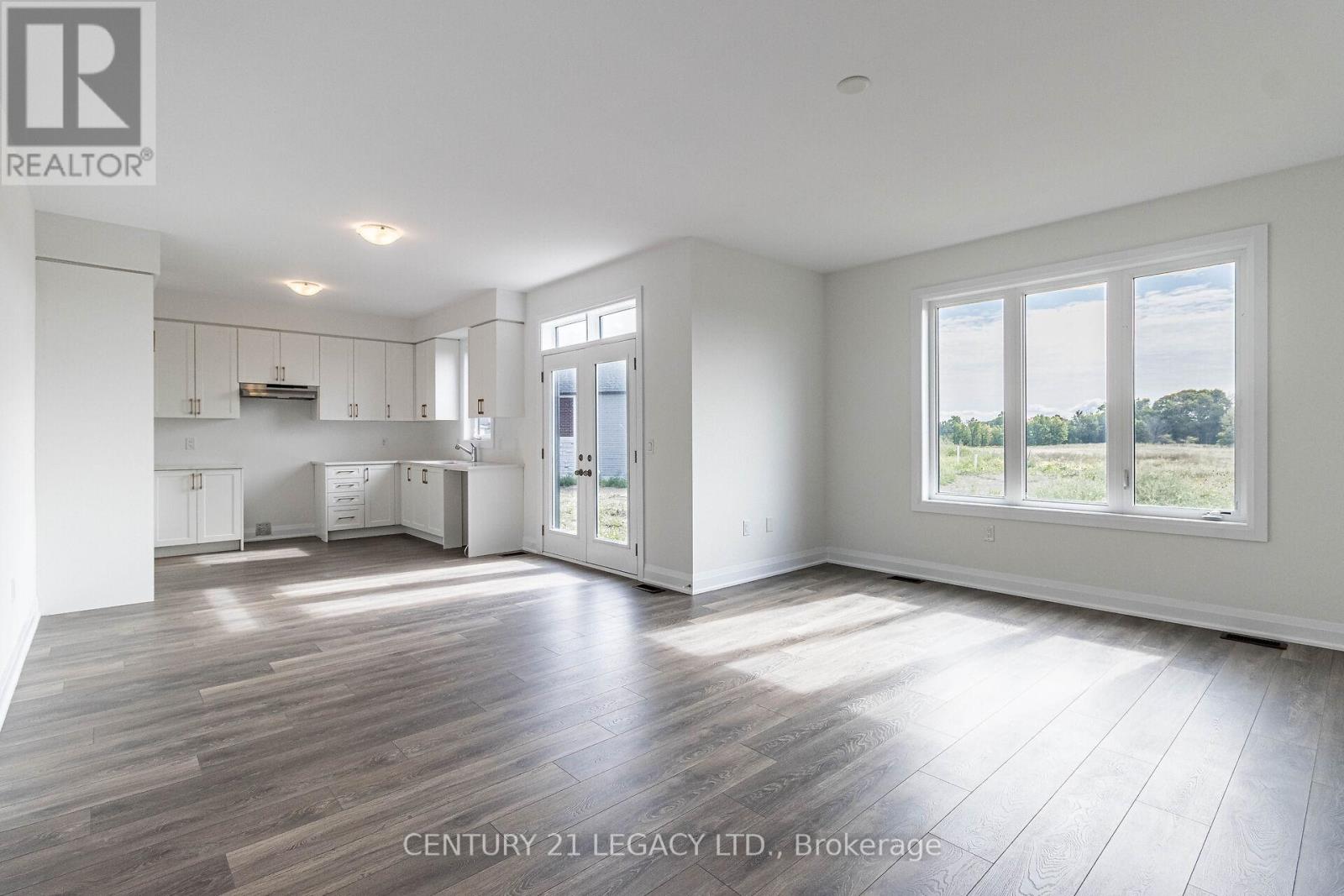 30 Union Boulevard Property Photo 6